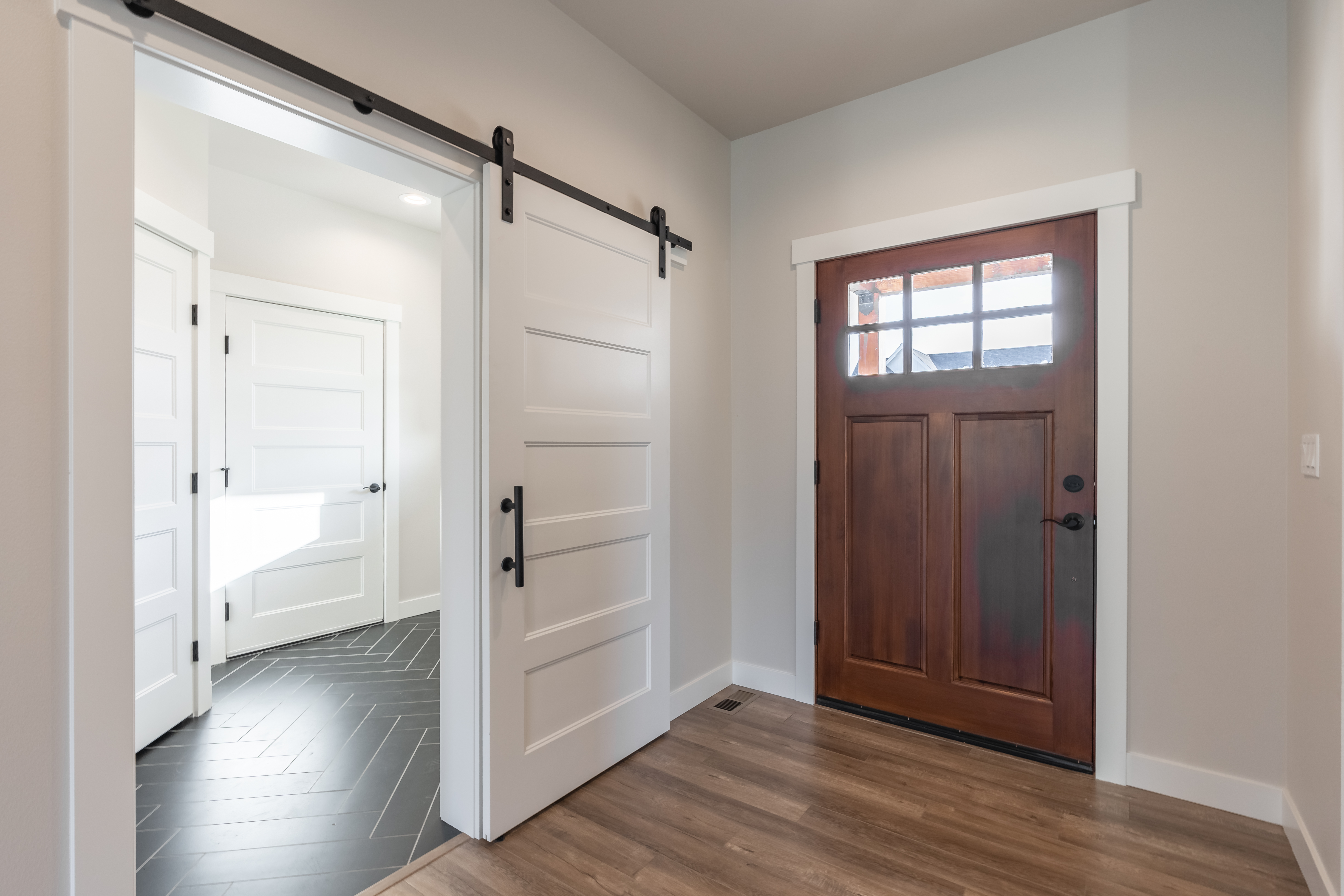 Contemporary Farmhouse 823