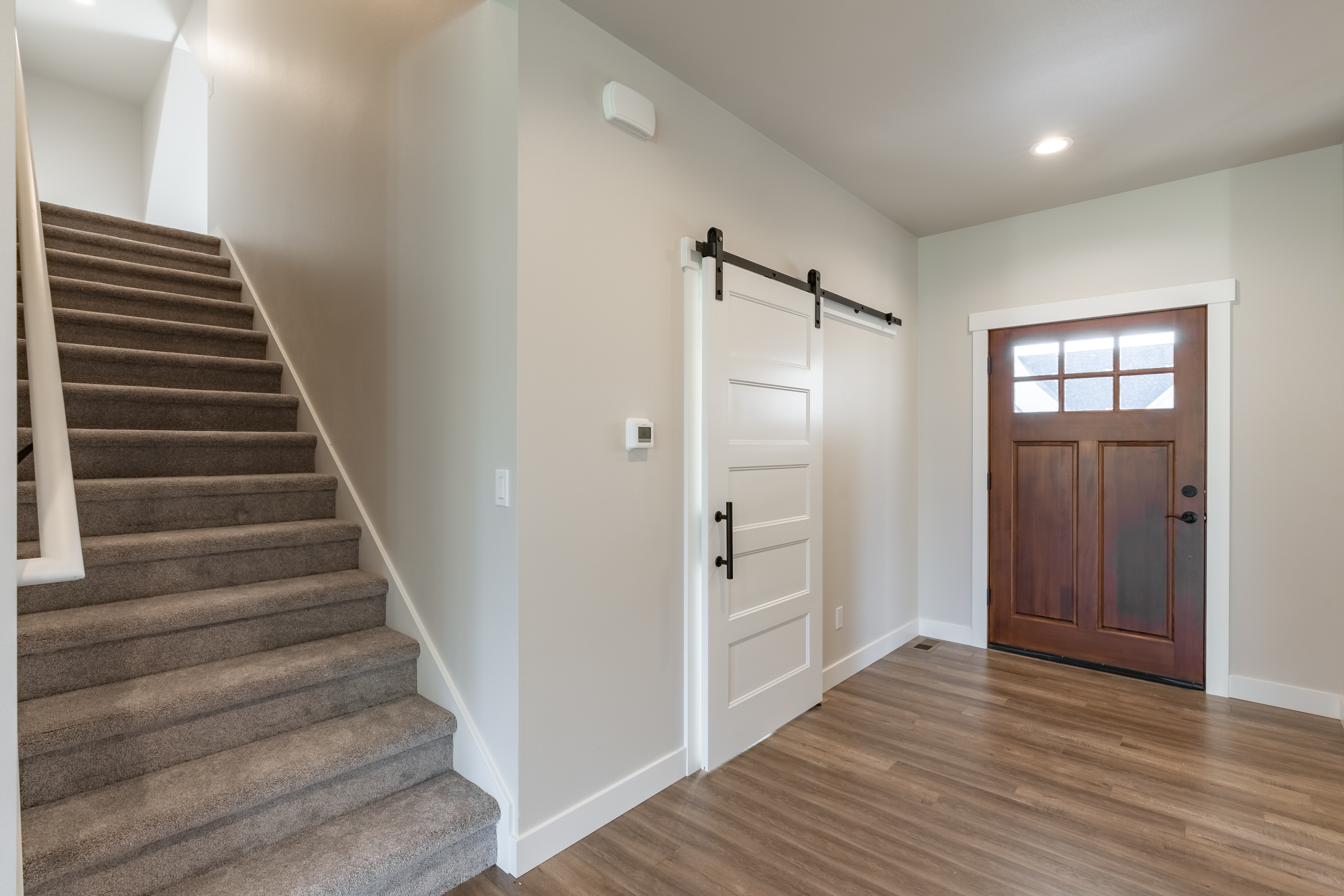 Contemporary Farmhouse 823