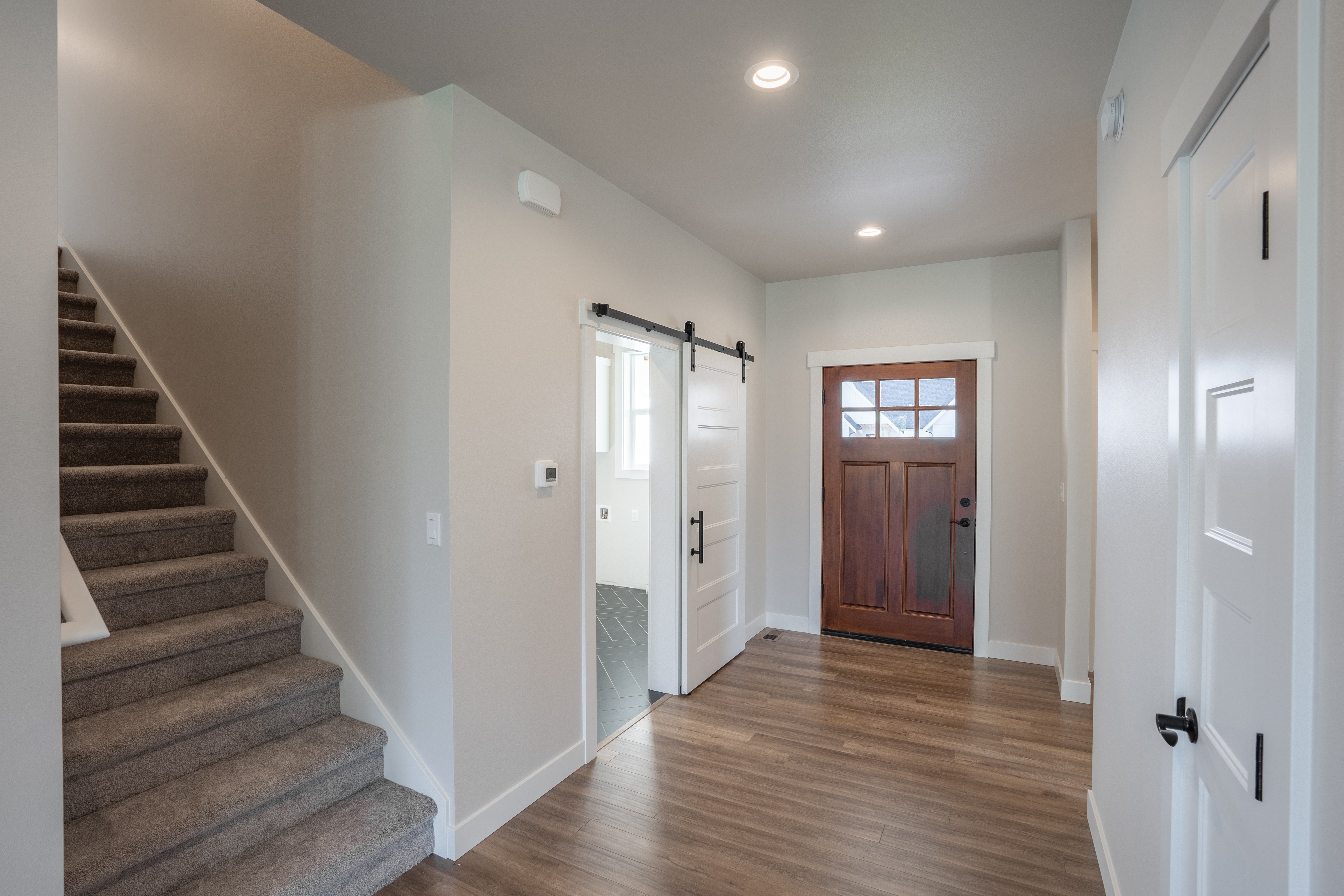 Contemporary Farmhouse 823