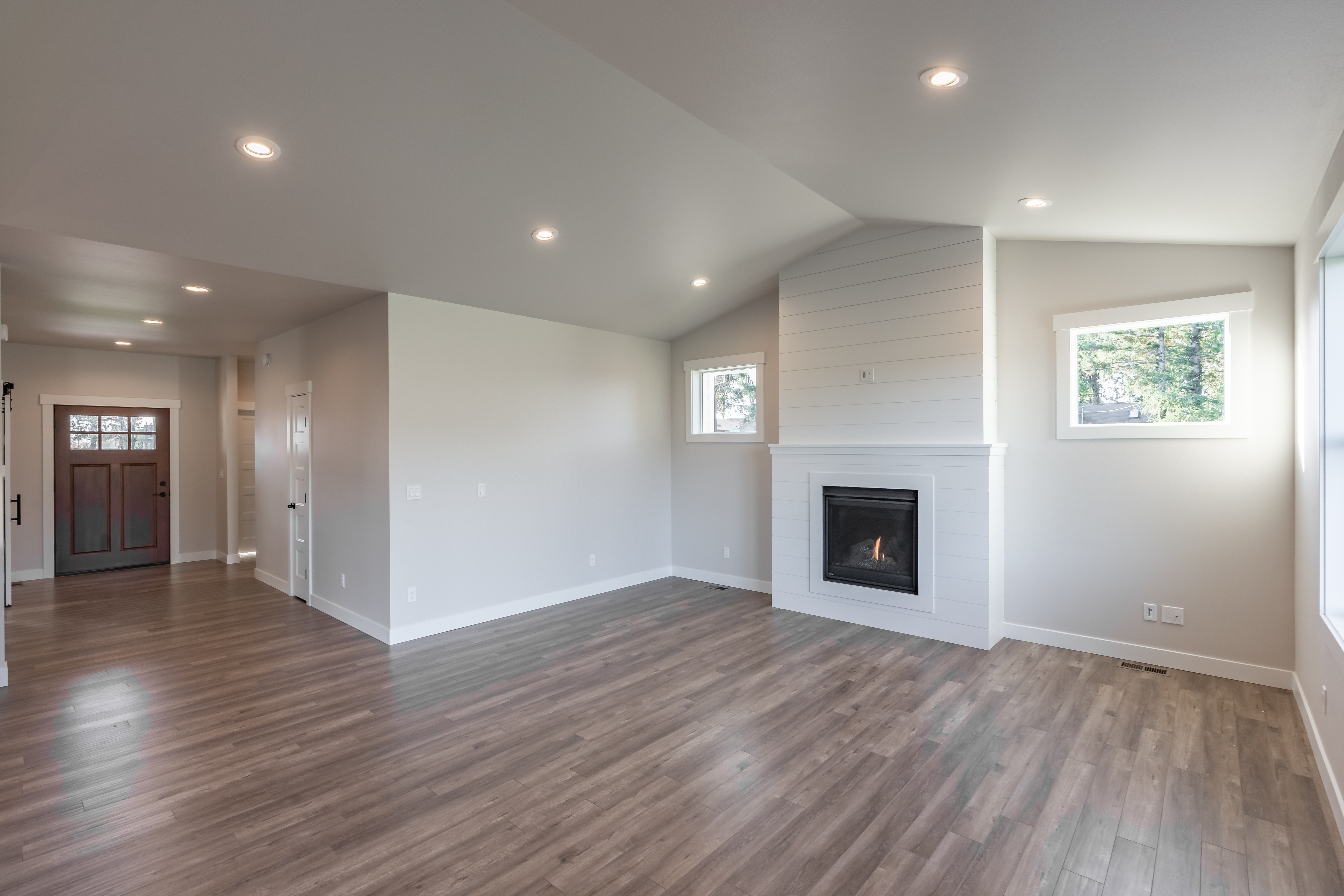 Contemporary Farmhouse 823