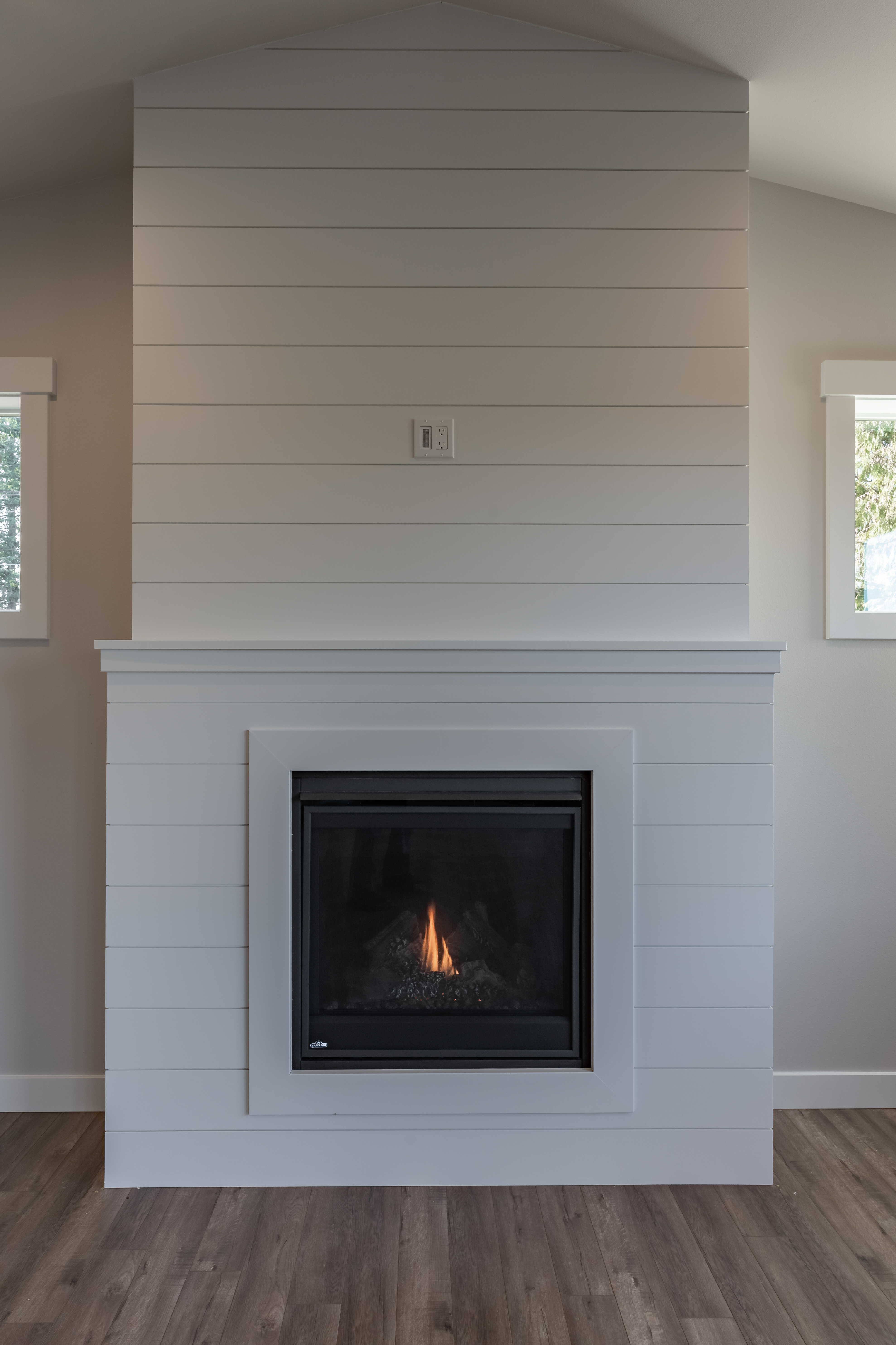 Contemporary Farmhouse 823