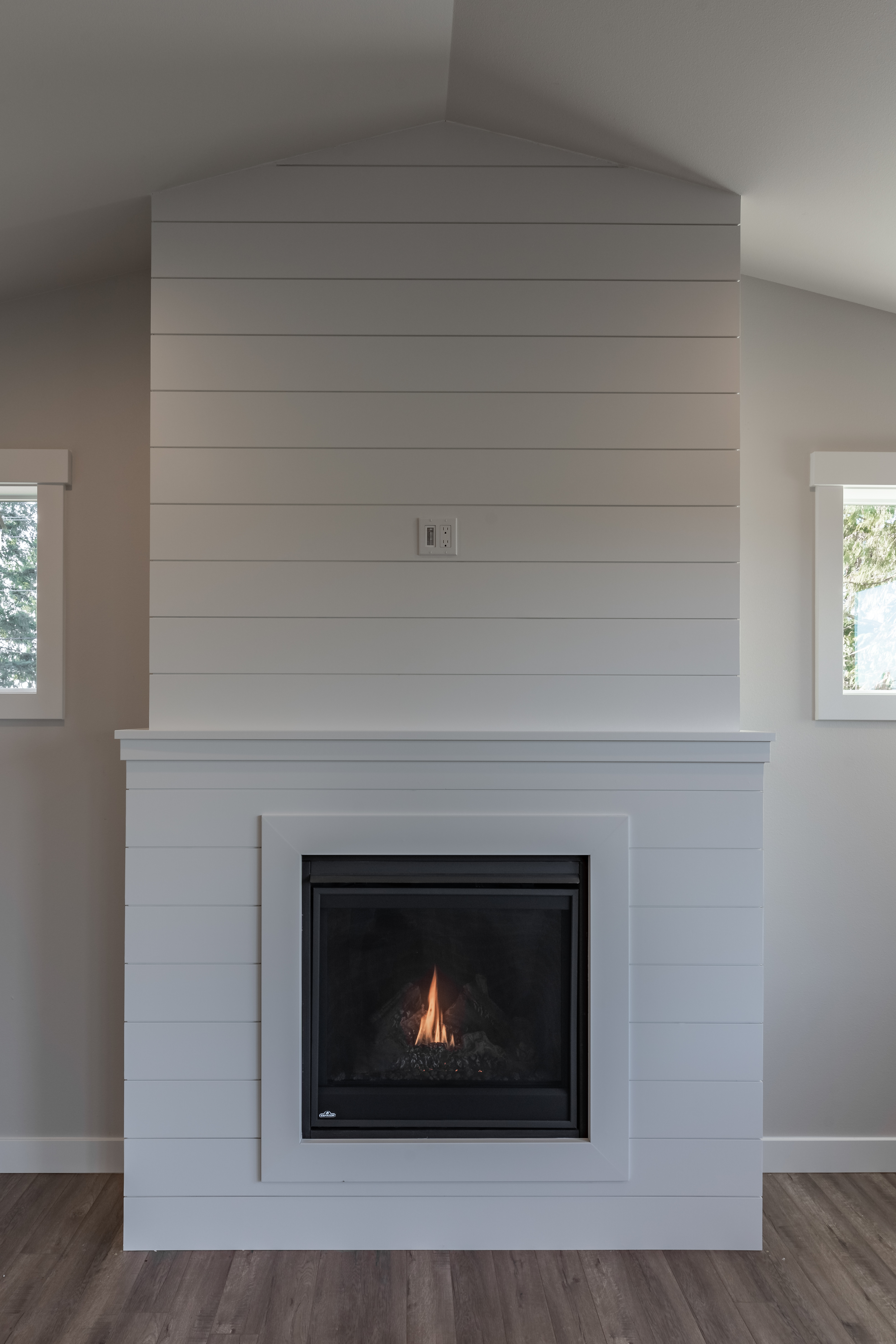 Contemporary Farmhouse 823