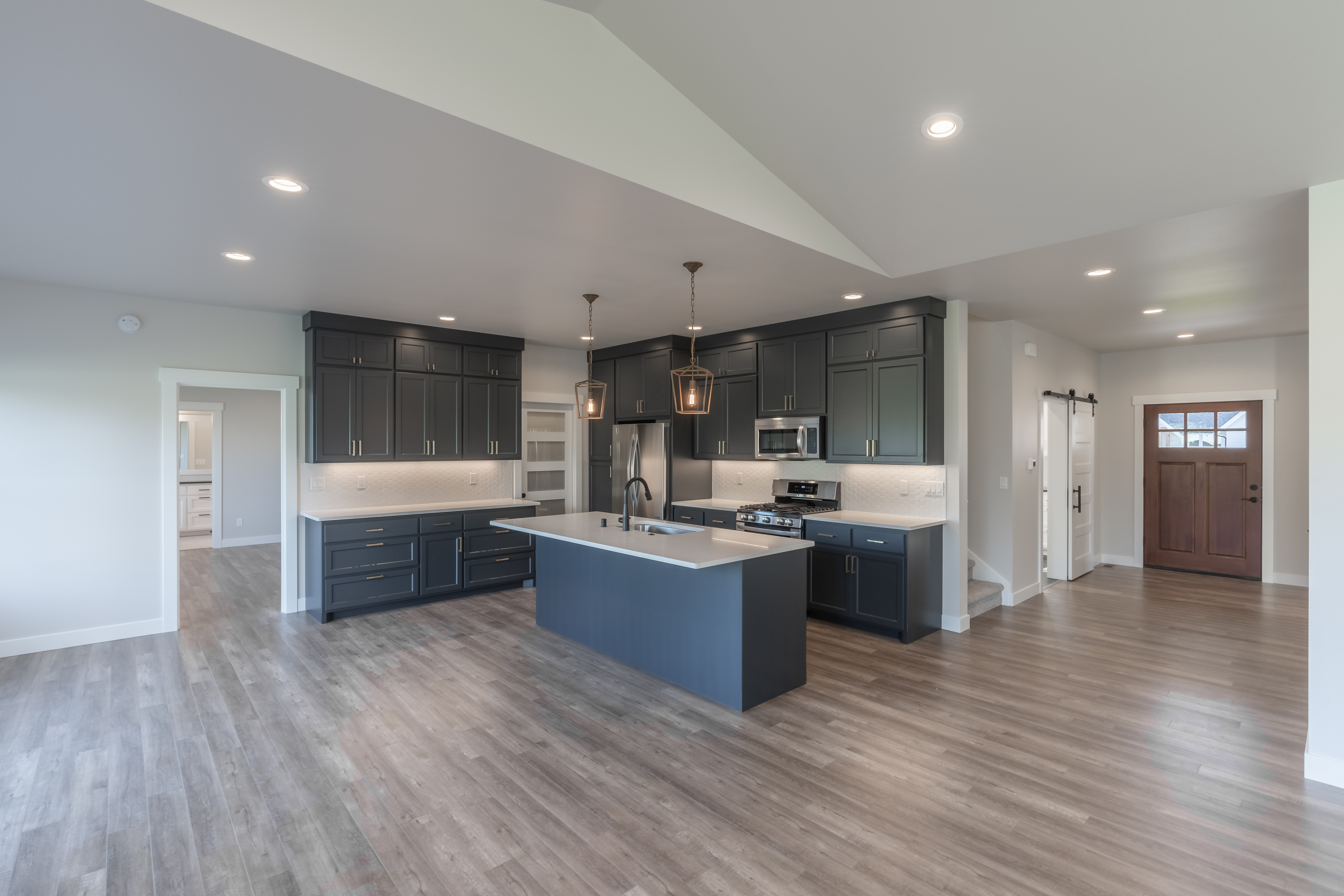 Contemporary Farmhouse 823
