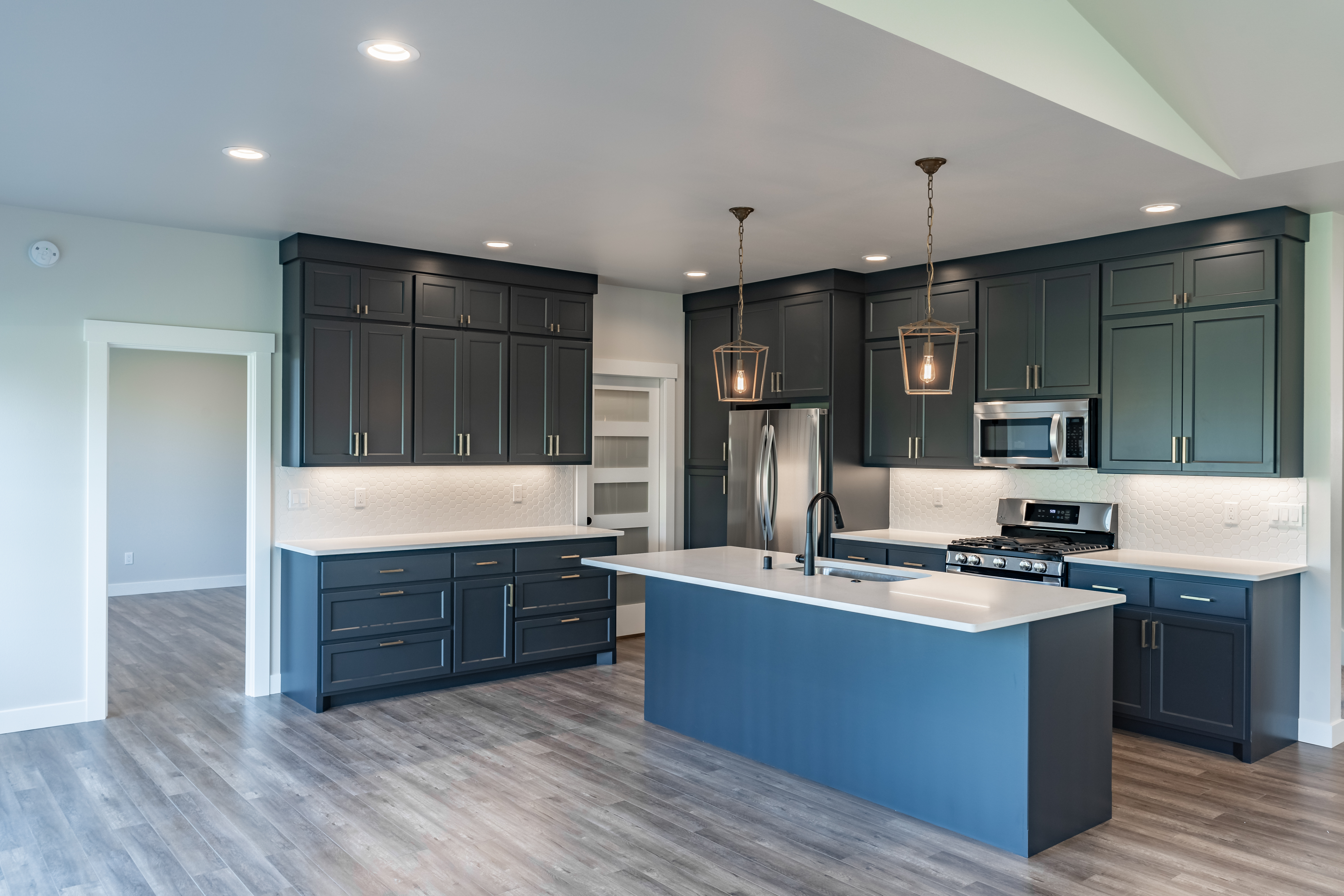 Contemporary Farmhouse 823