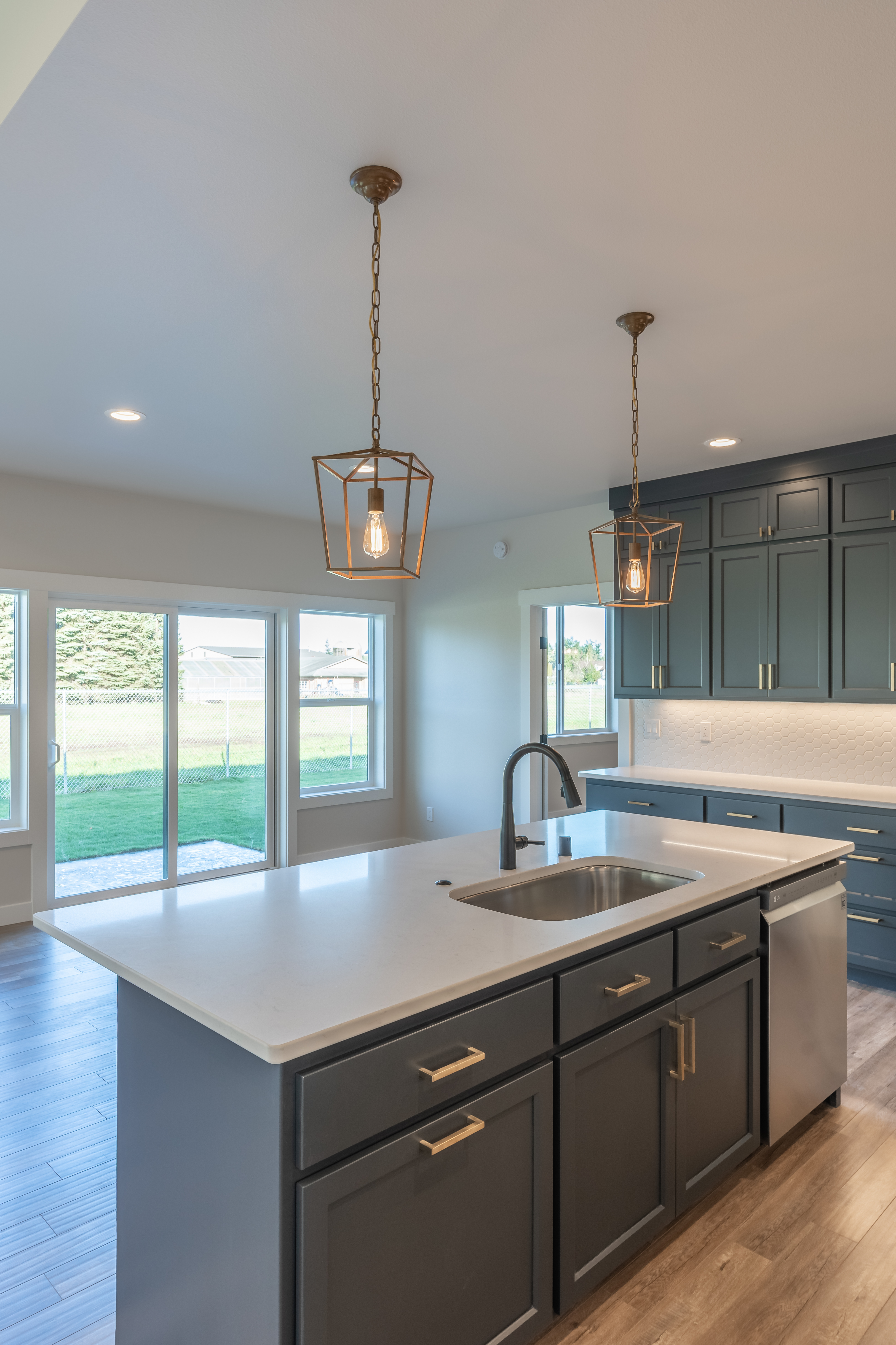 Contemporary Farmhouse 823