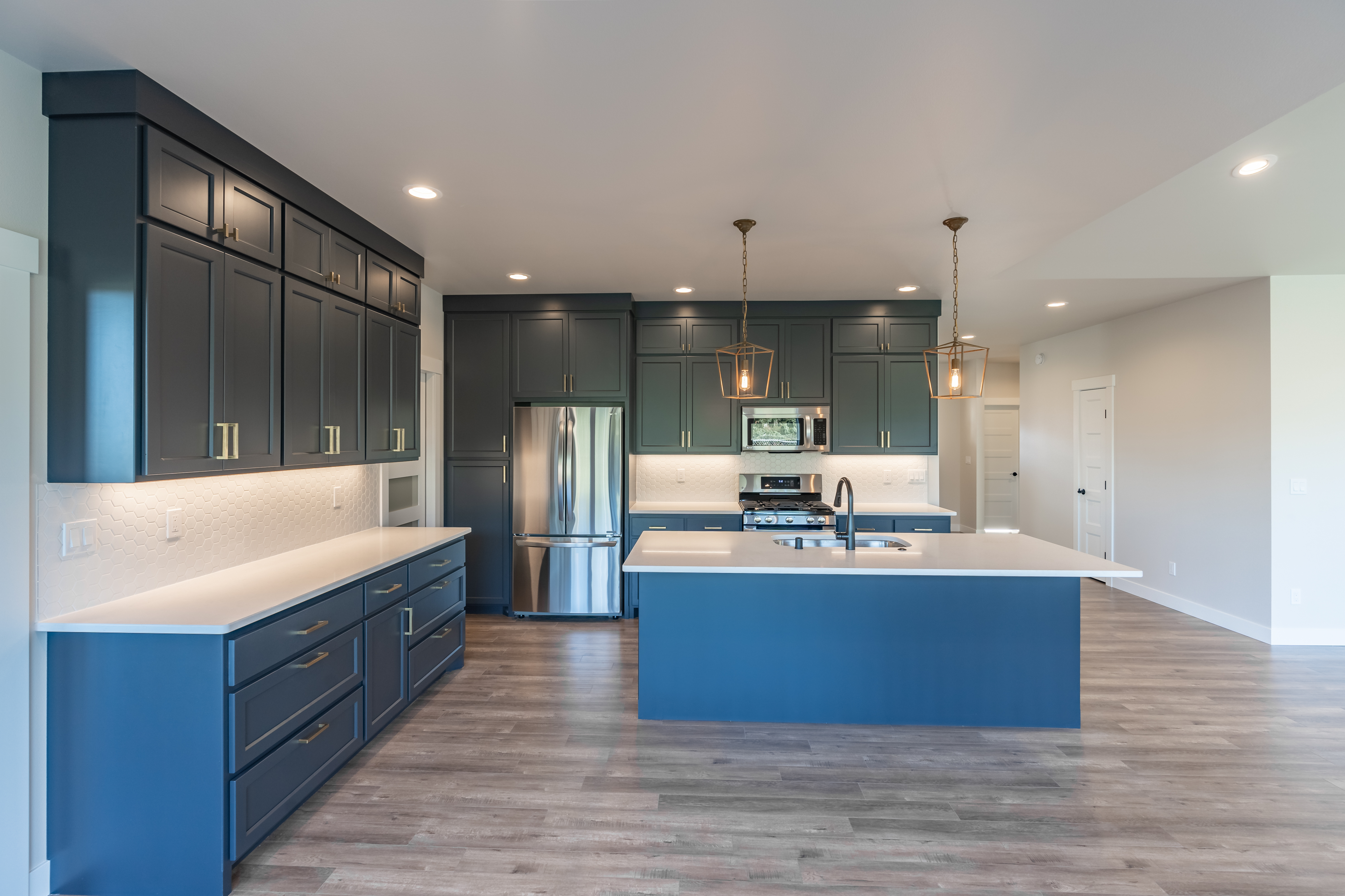 Contemporary Farmhouse 823