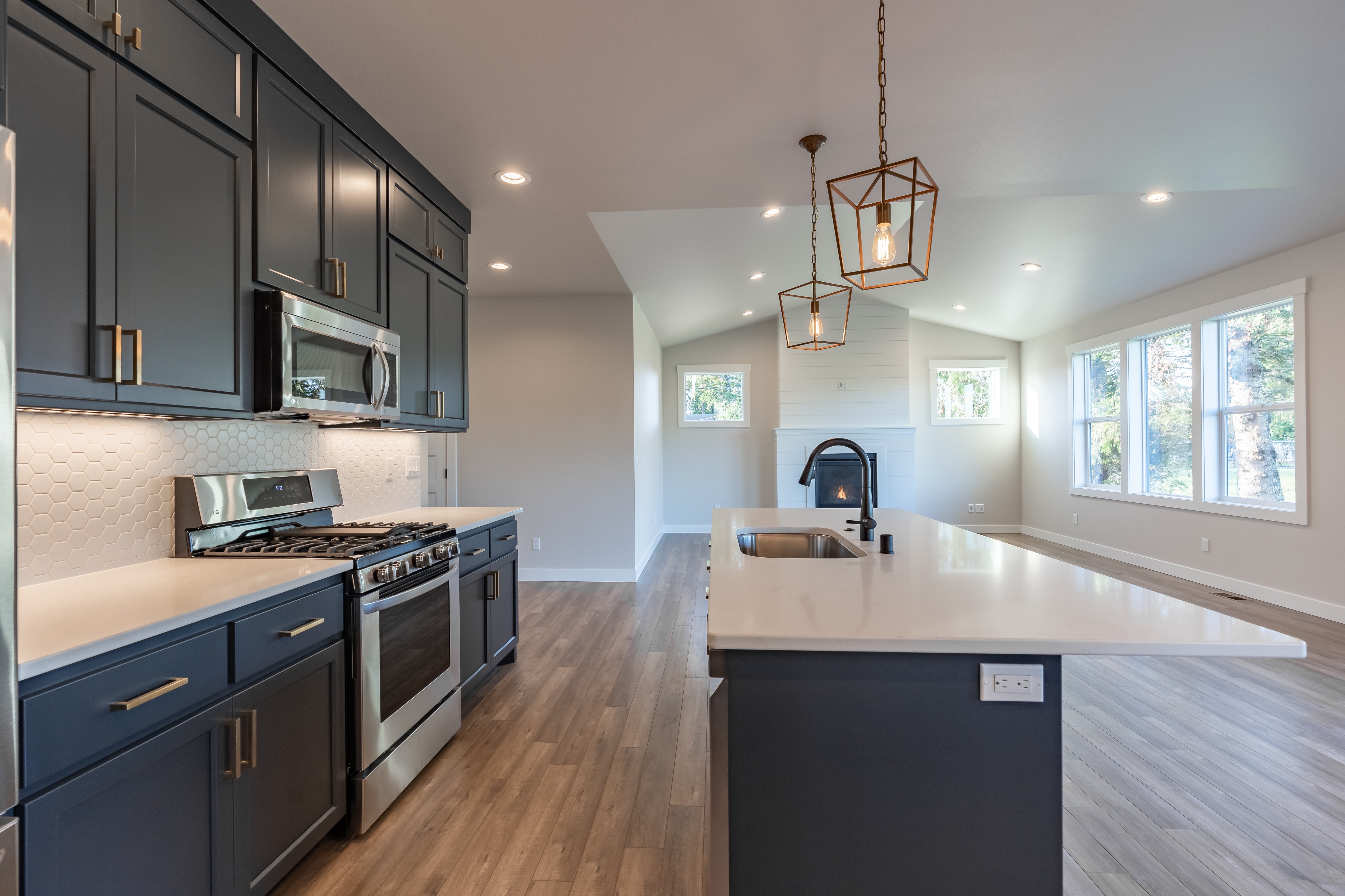 Contemporary Farmhouse 823