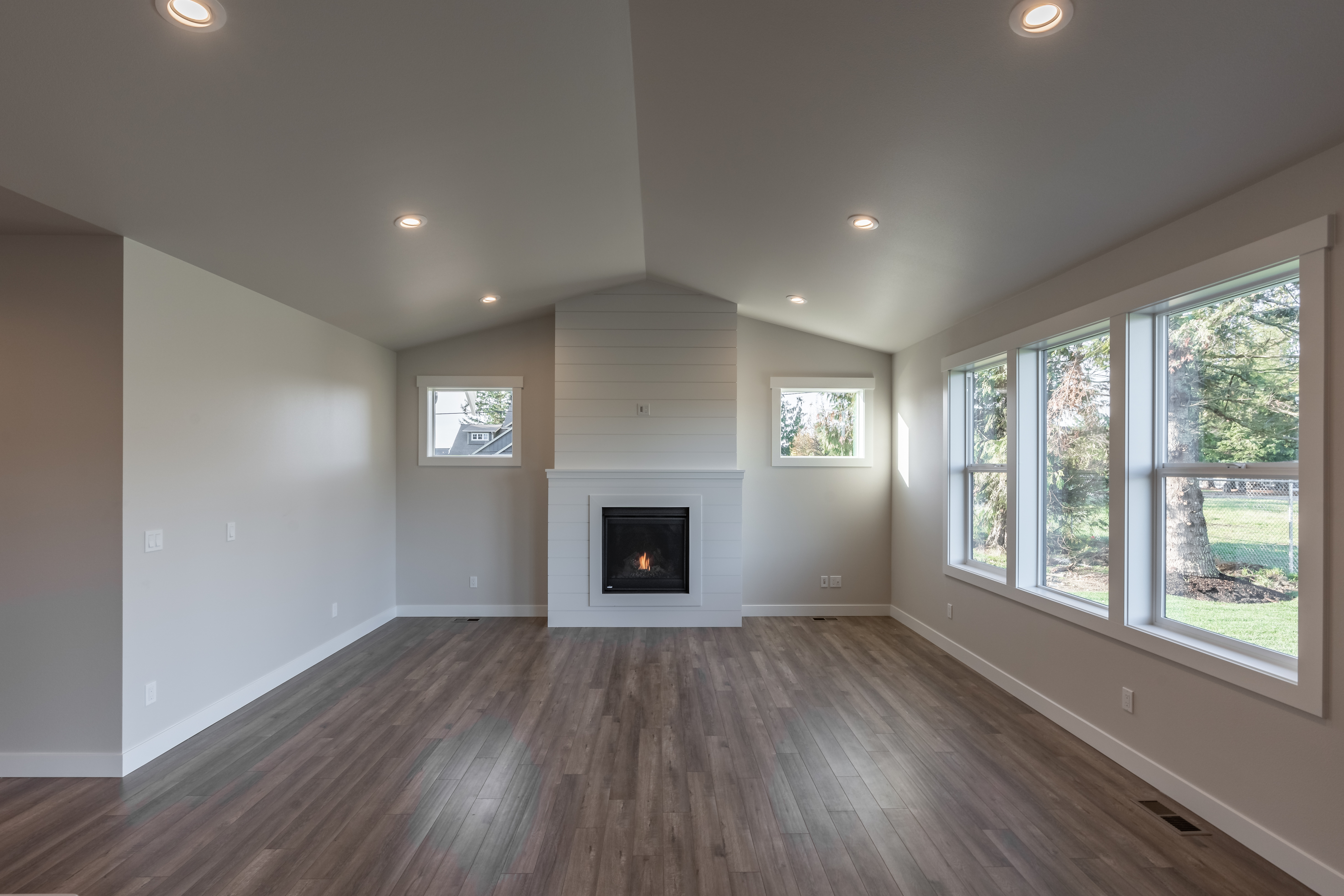 Contemporary Farmhouse 823