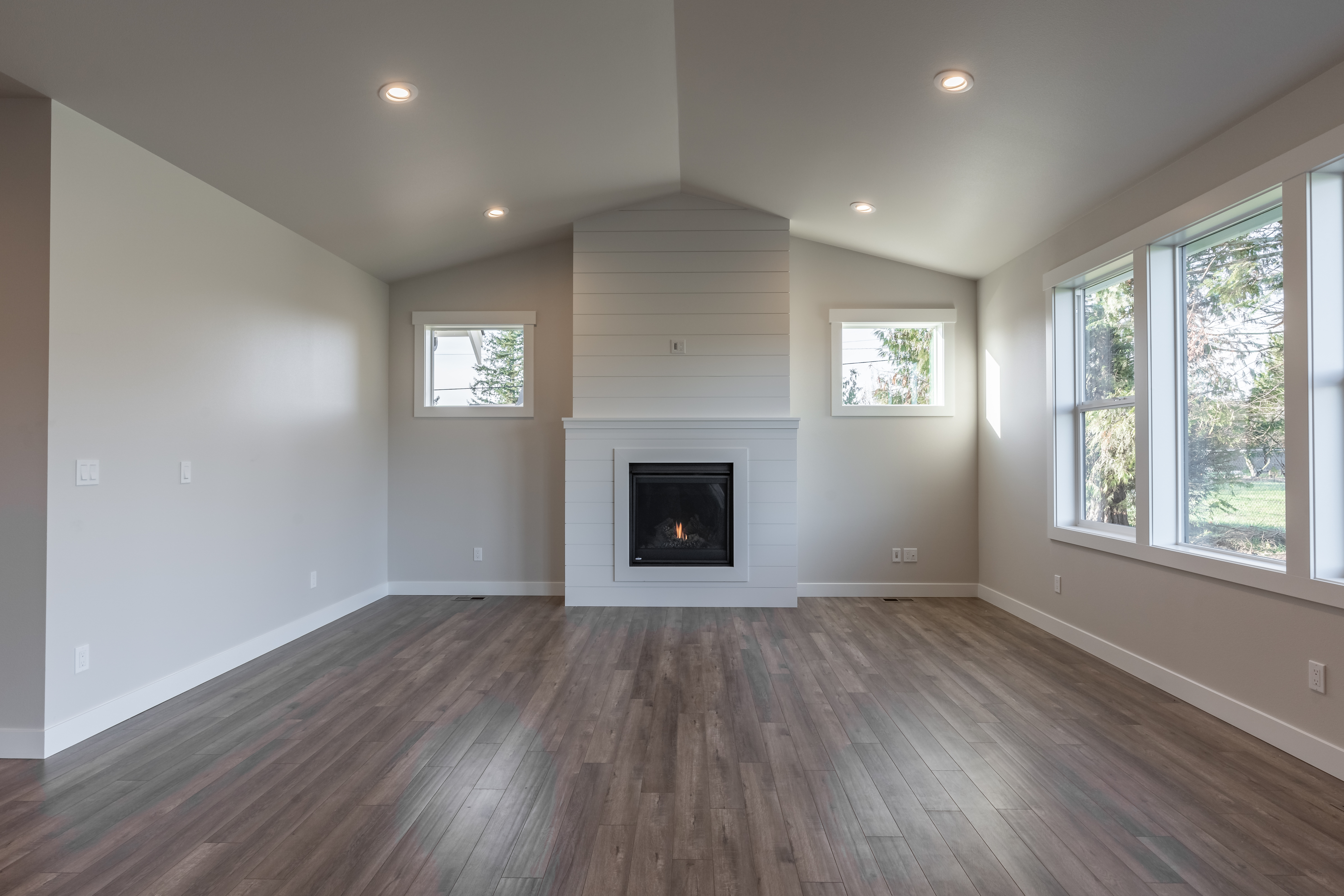 Contemporary Farmhouse 823
