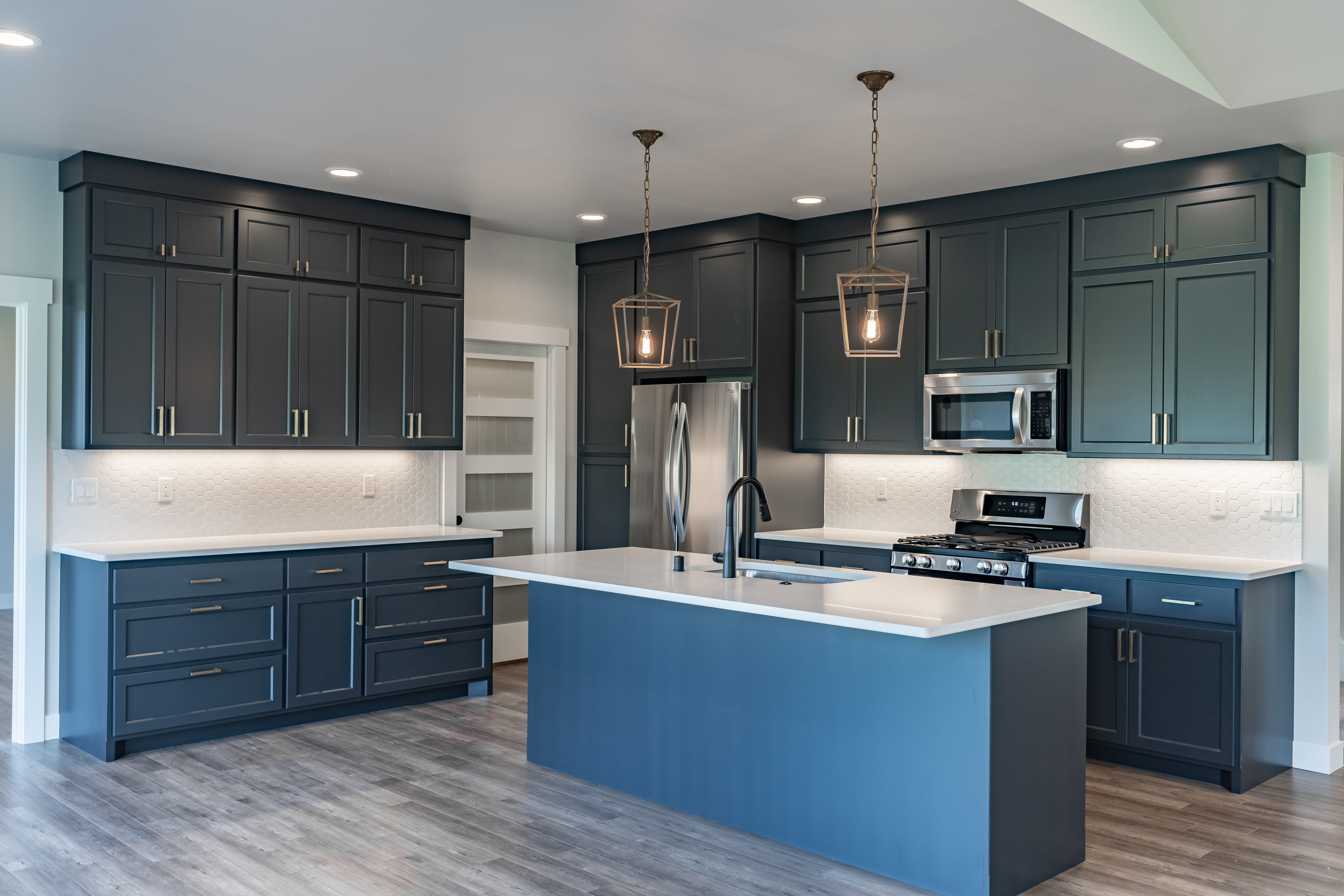Contemporary Farmhouse 823