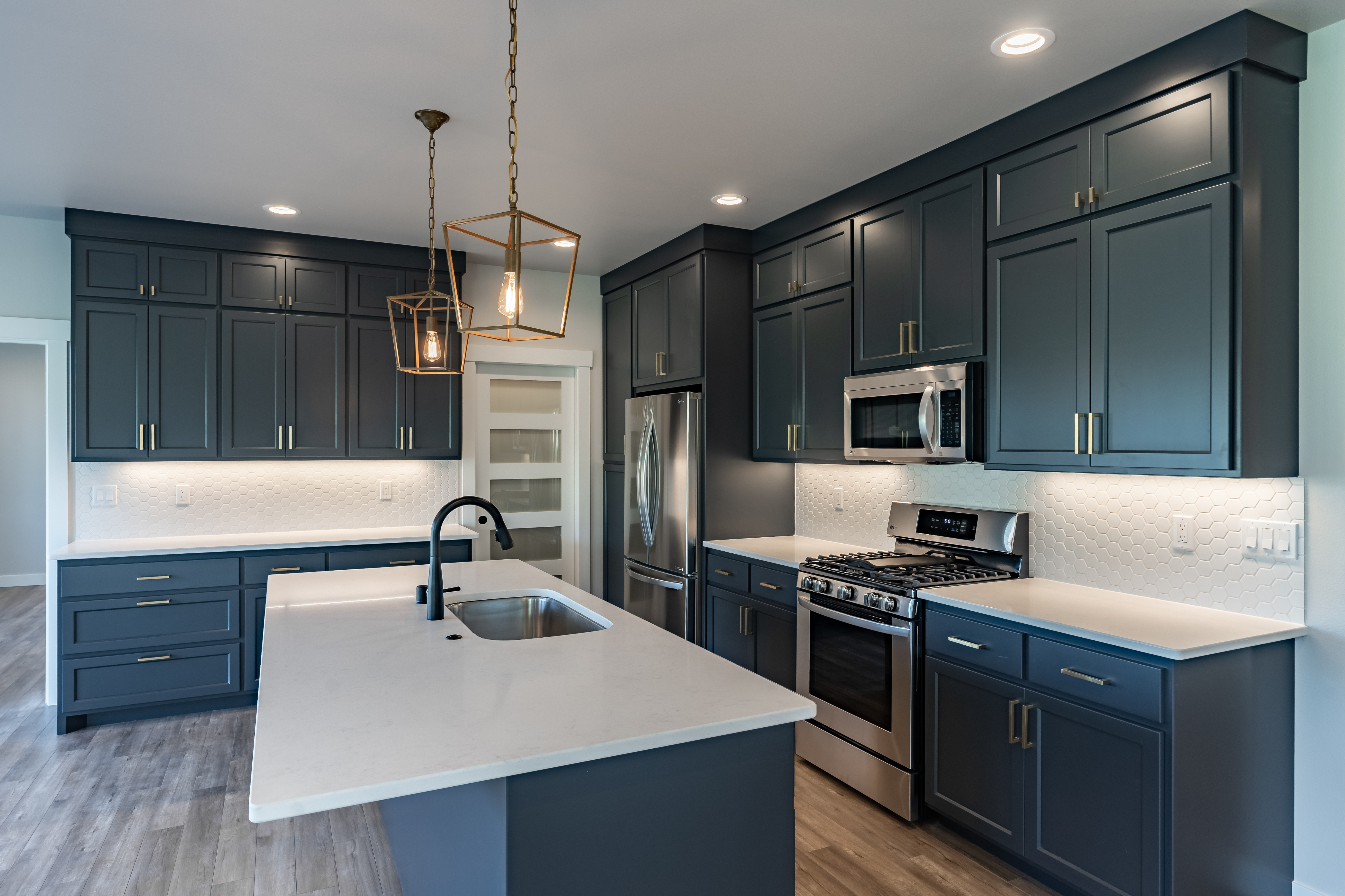 Contemporary Farmhouse 823