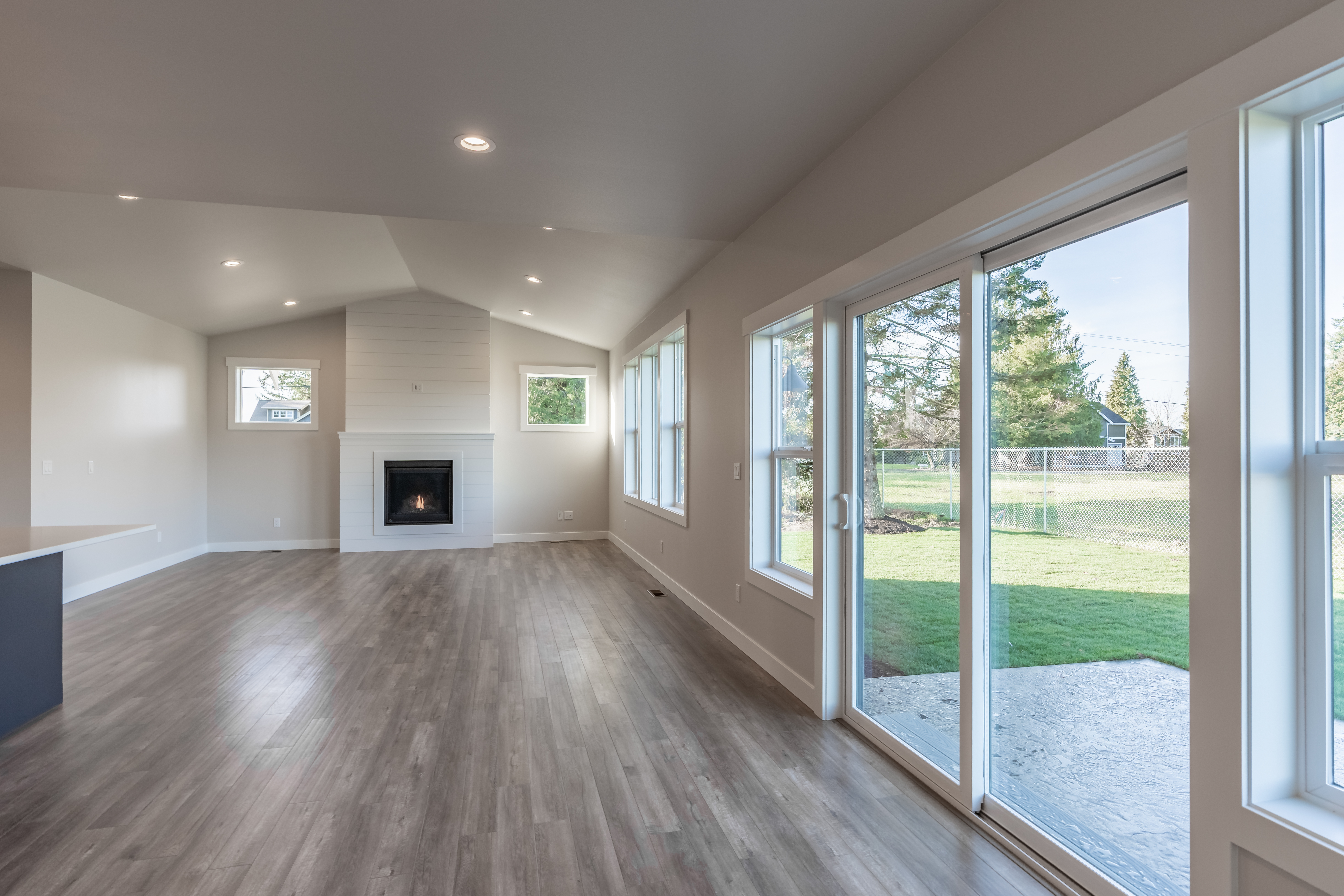 Contemporary Farmhouse 823