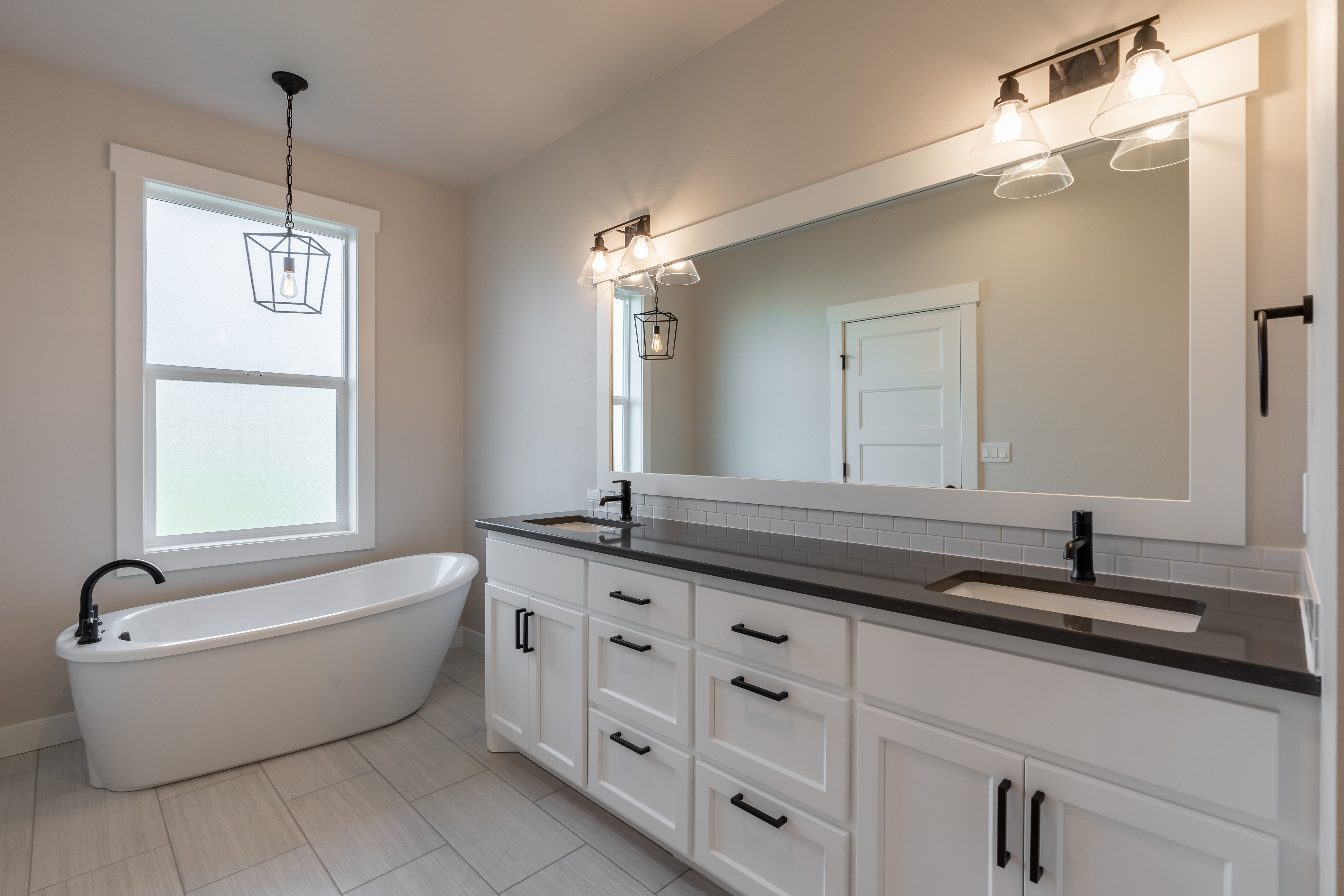 Contemporary Farmhouse 823
