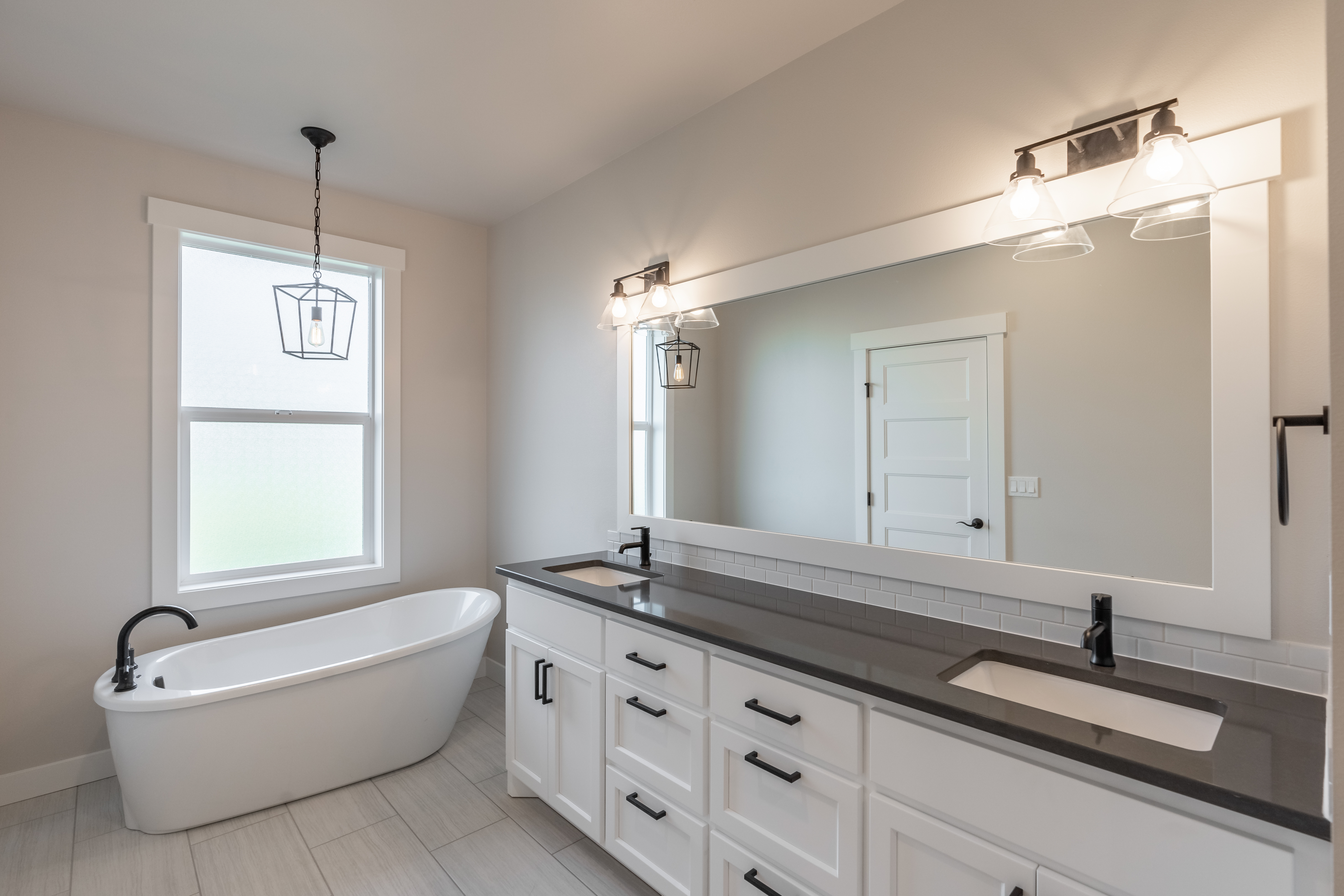 Contemporary Farmhouse 823