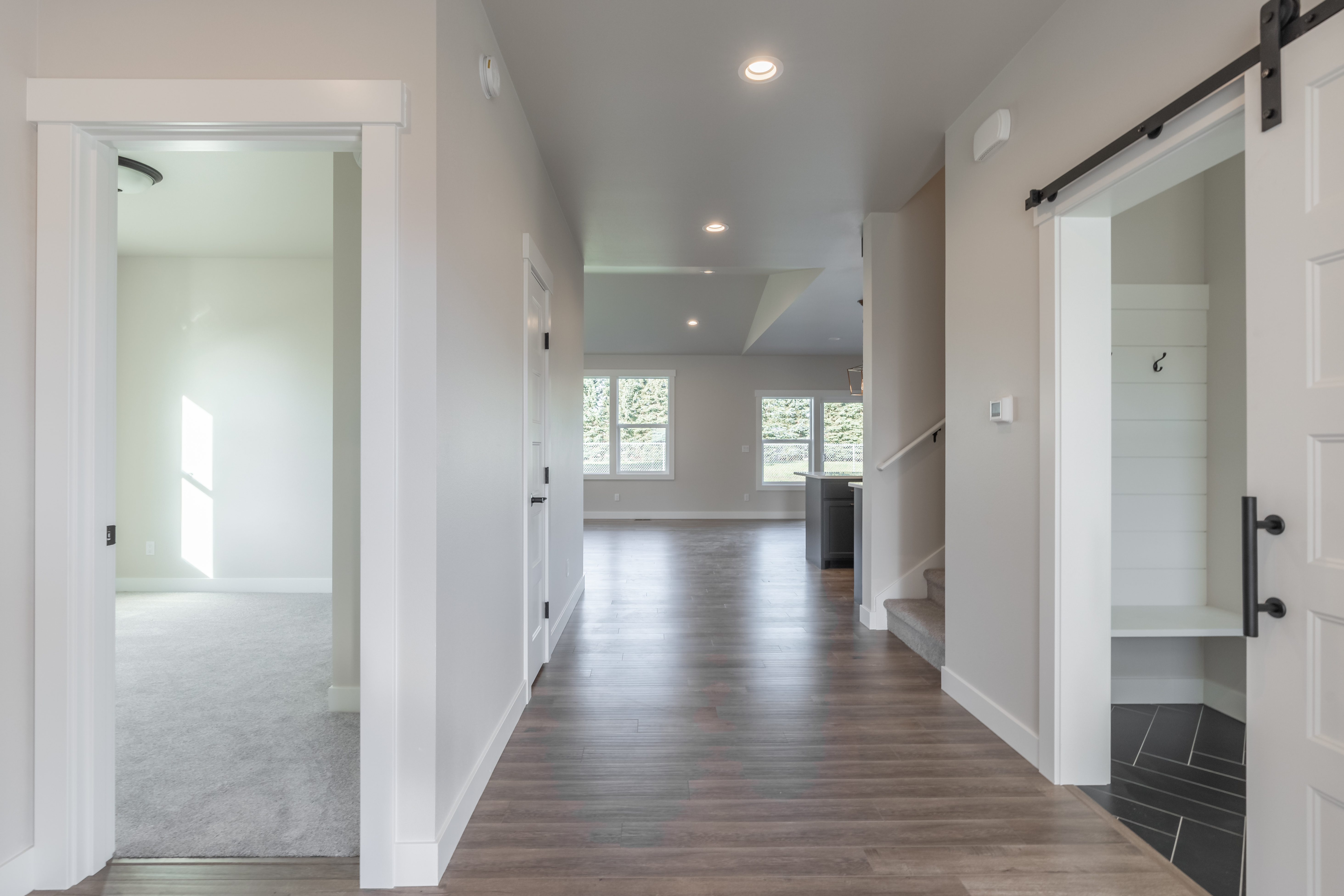 Contemporary Farmhouse 823