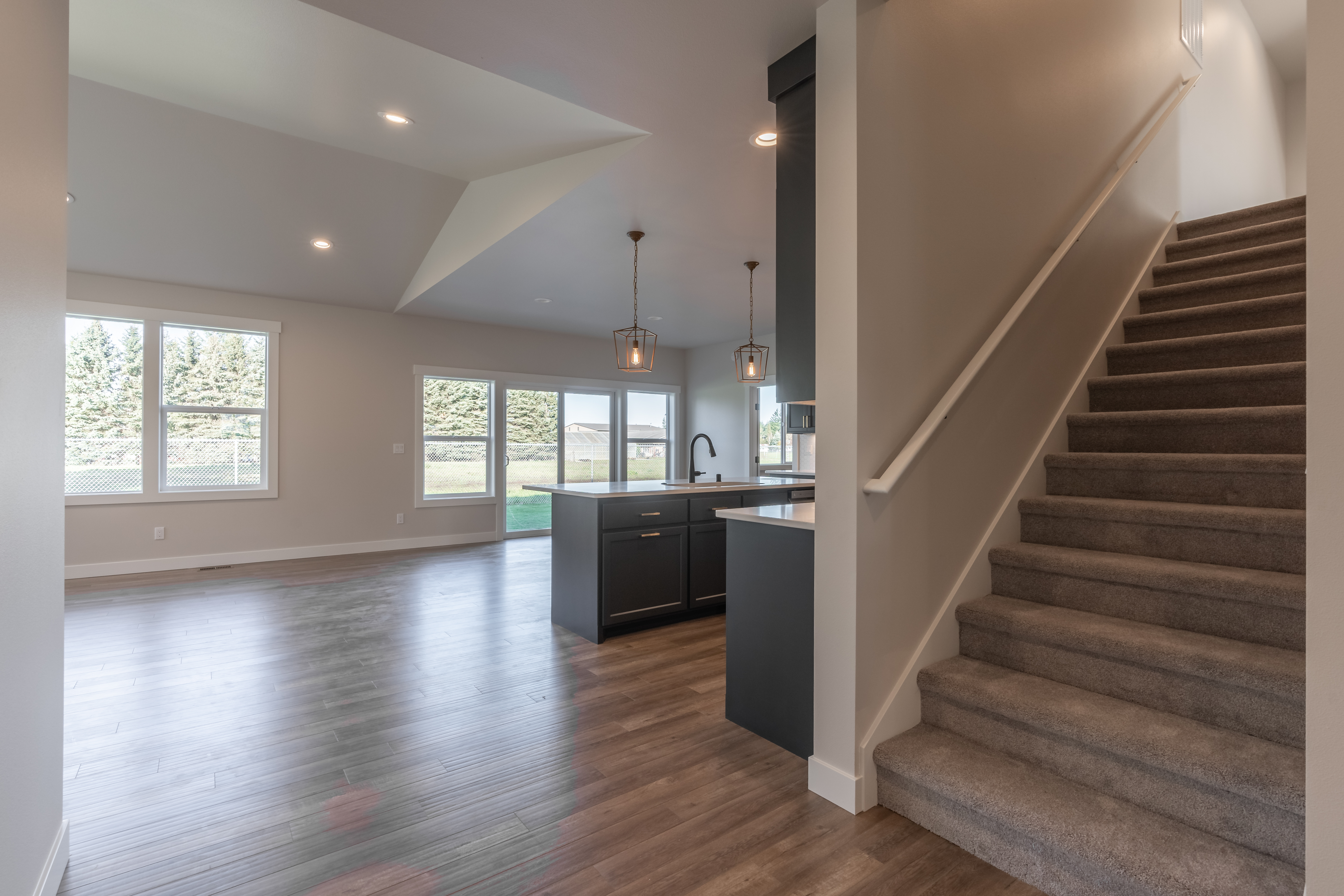 Contemporary Farmhouse 823