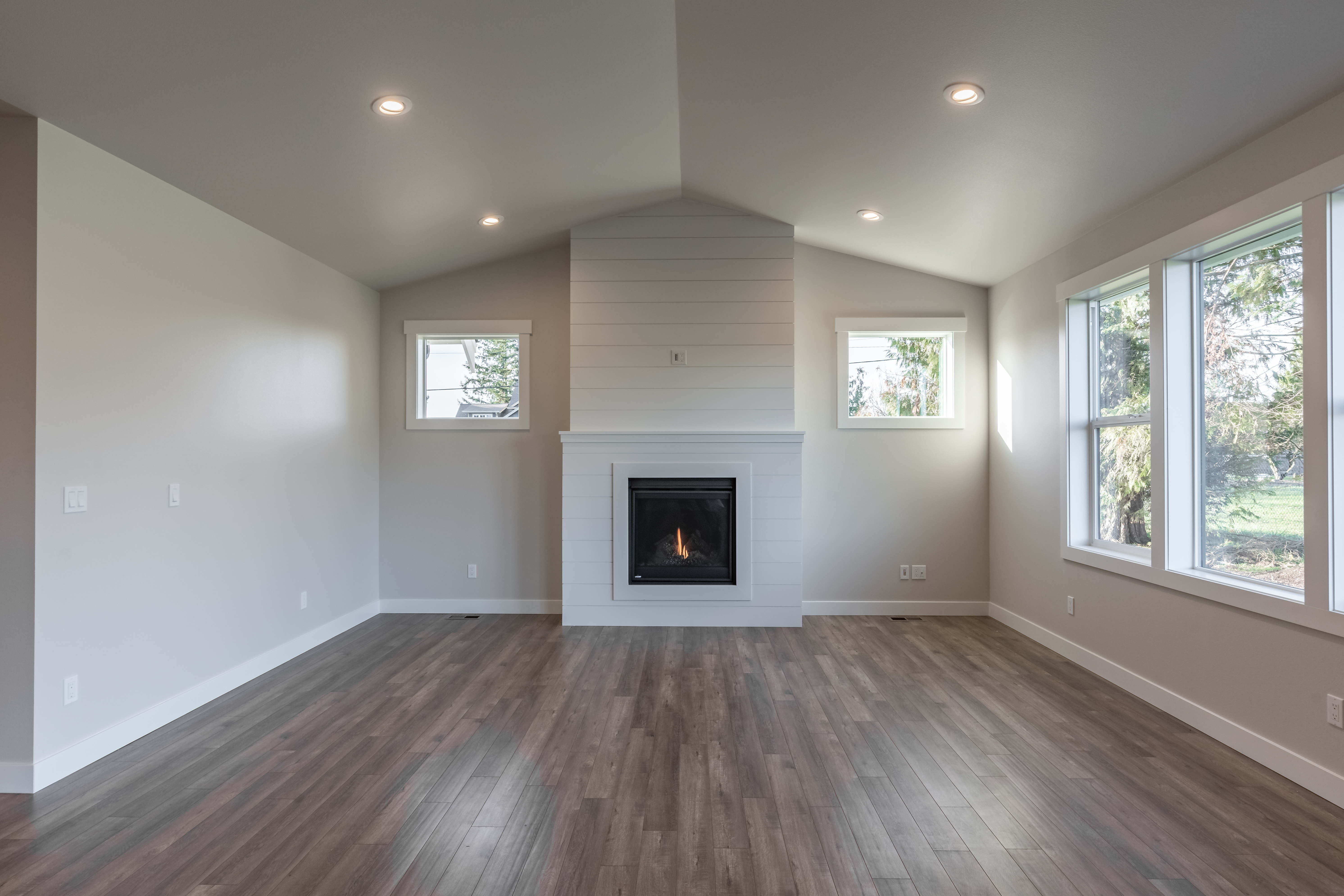 Contemporary Farmhouse 823