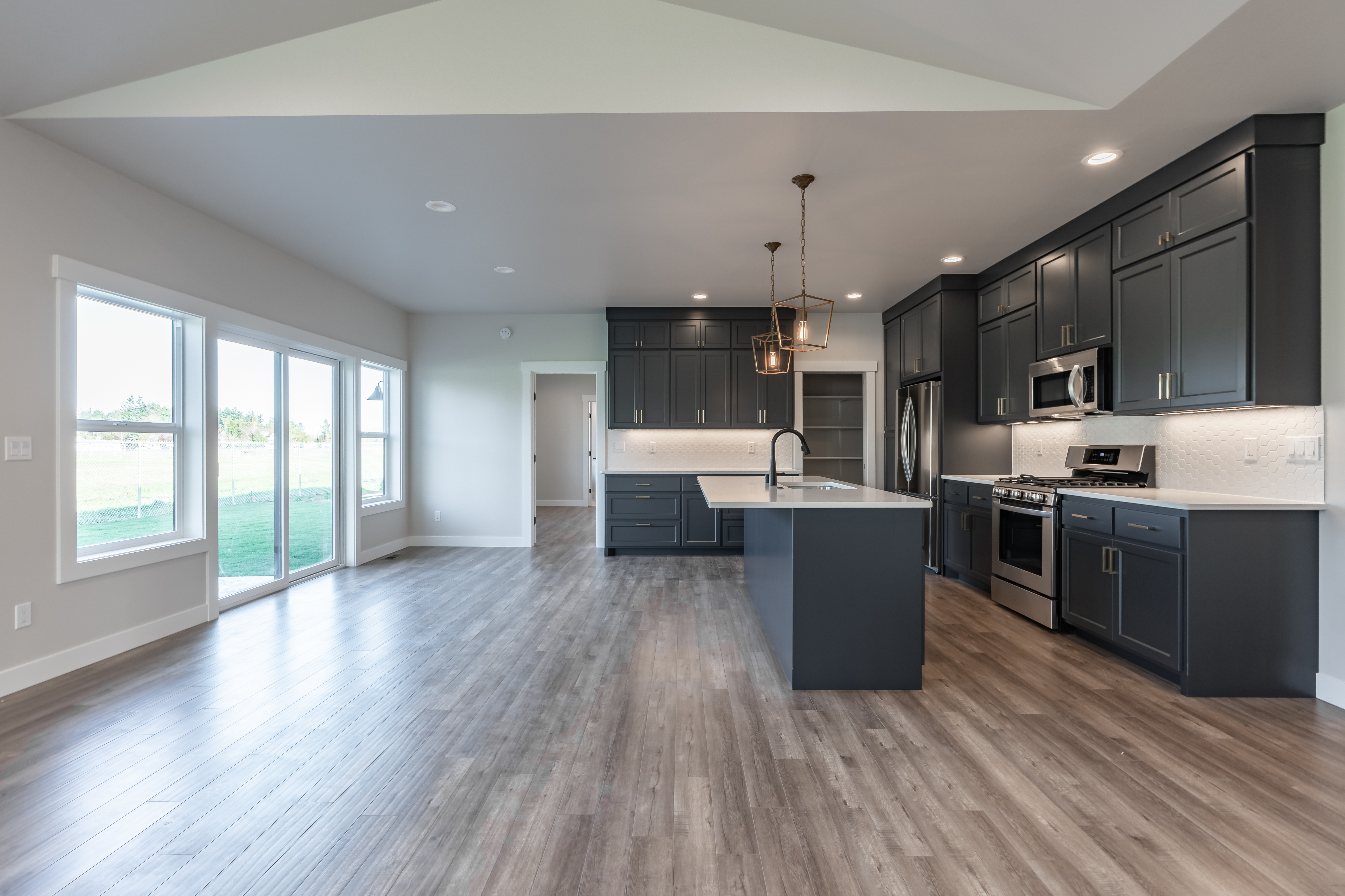 Contemporary Farmhouse 823