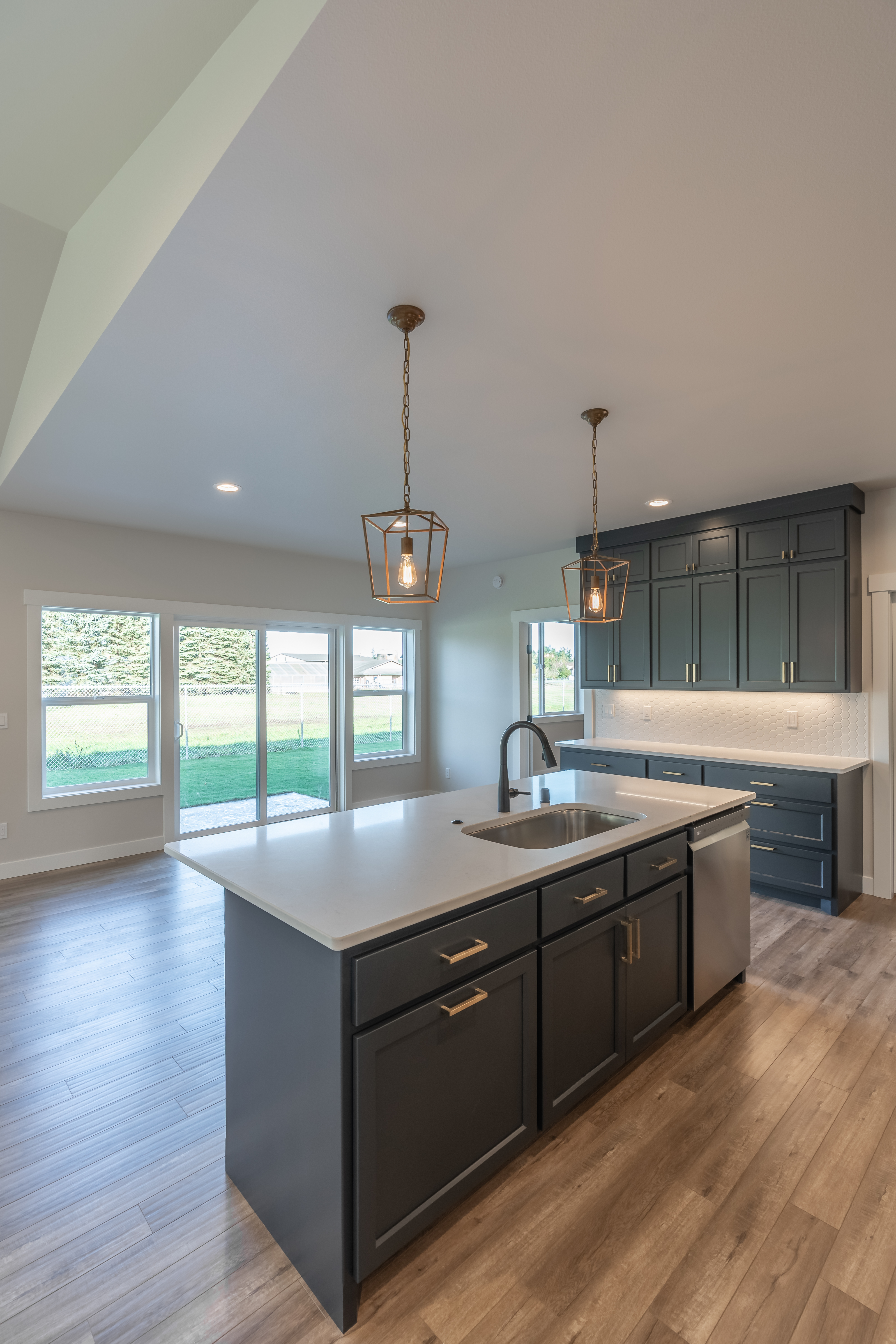 Contemporary Farmhouse 823