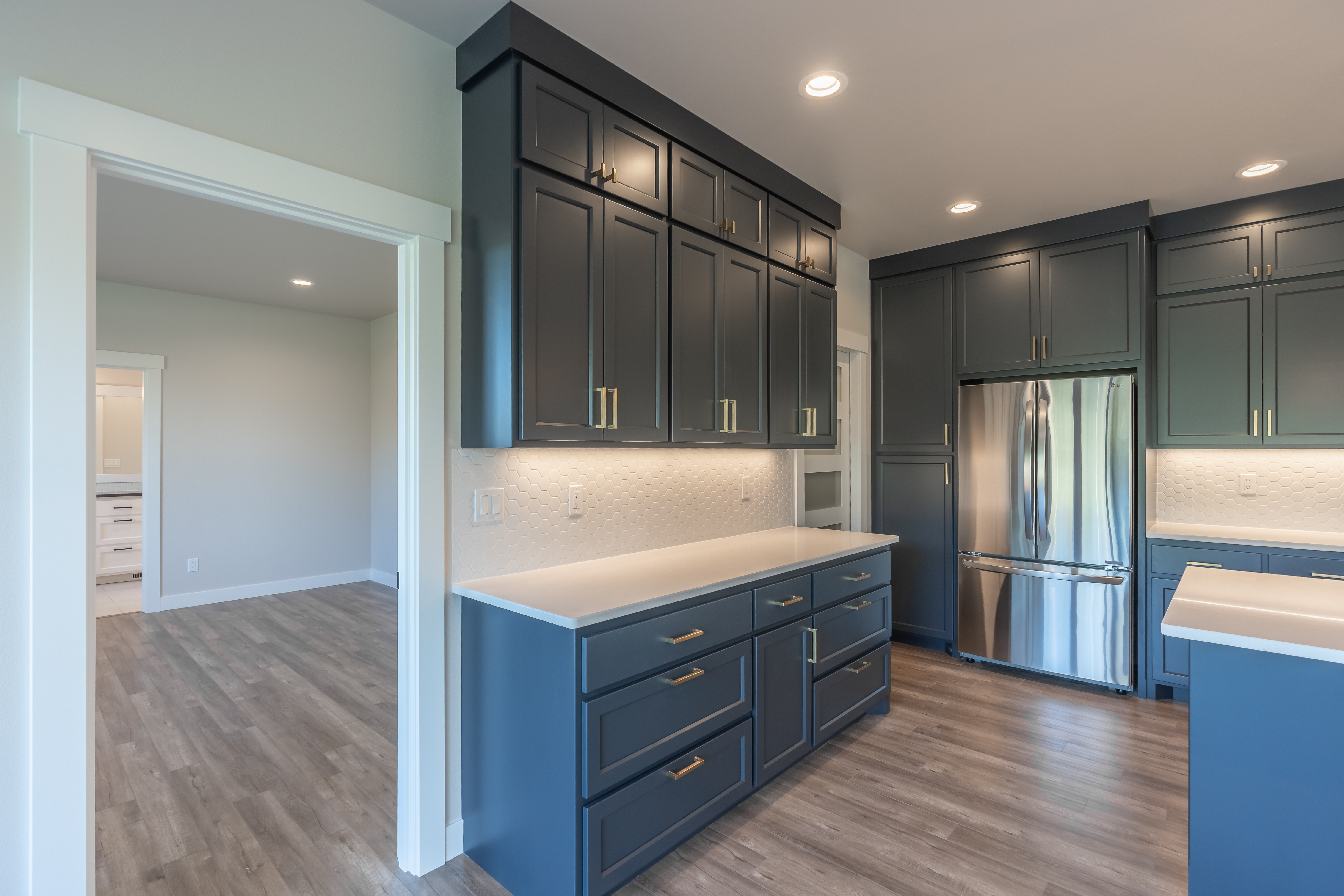 Contemporary Farmhouse 823