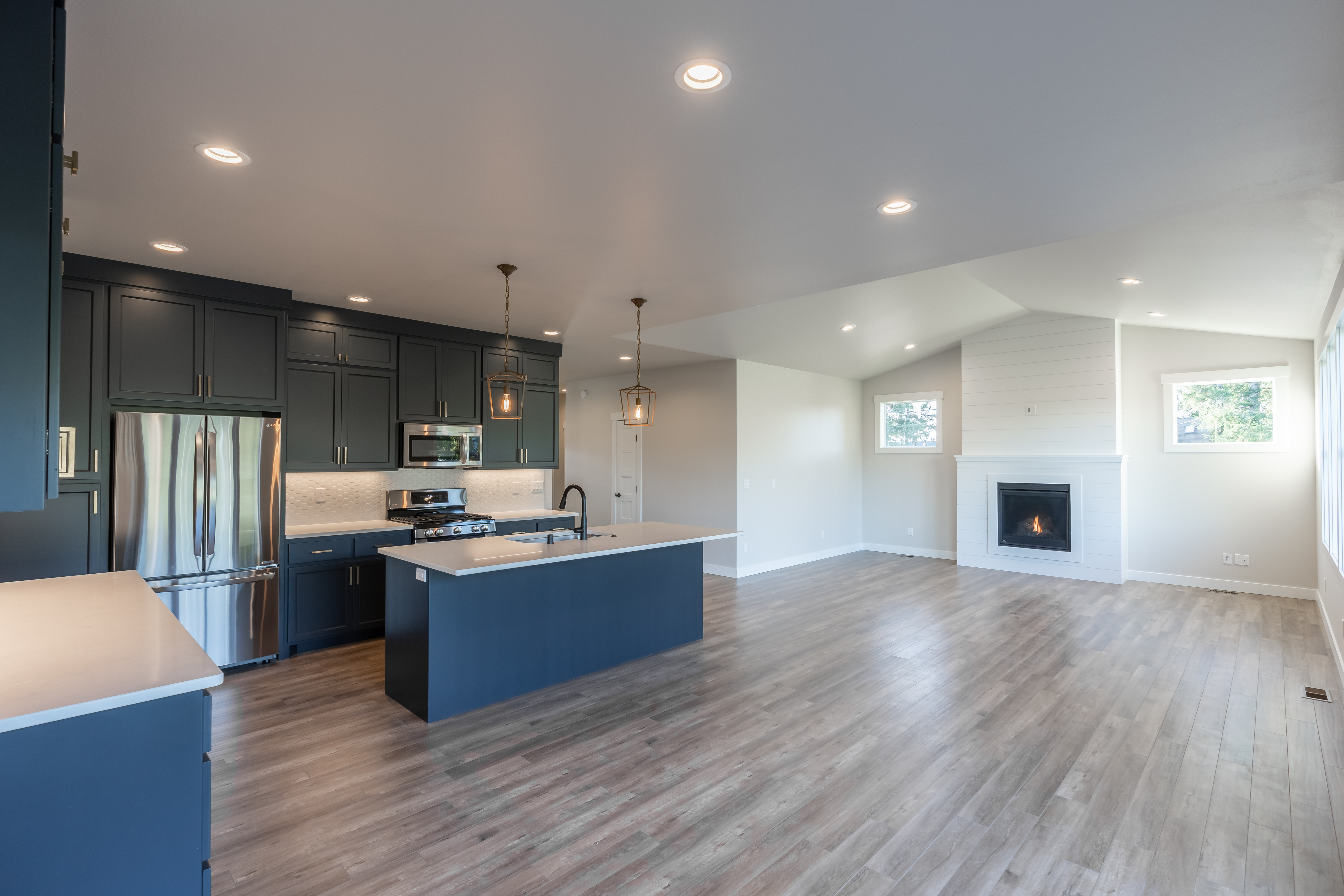 Contemporary Farmhouse 823