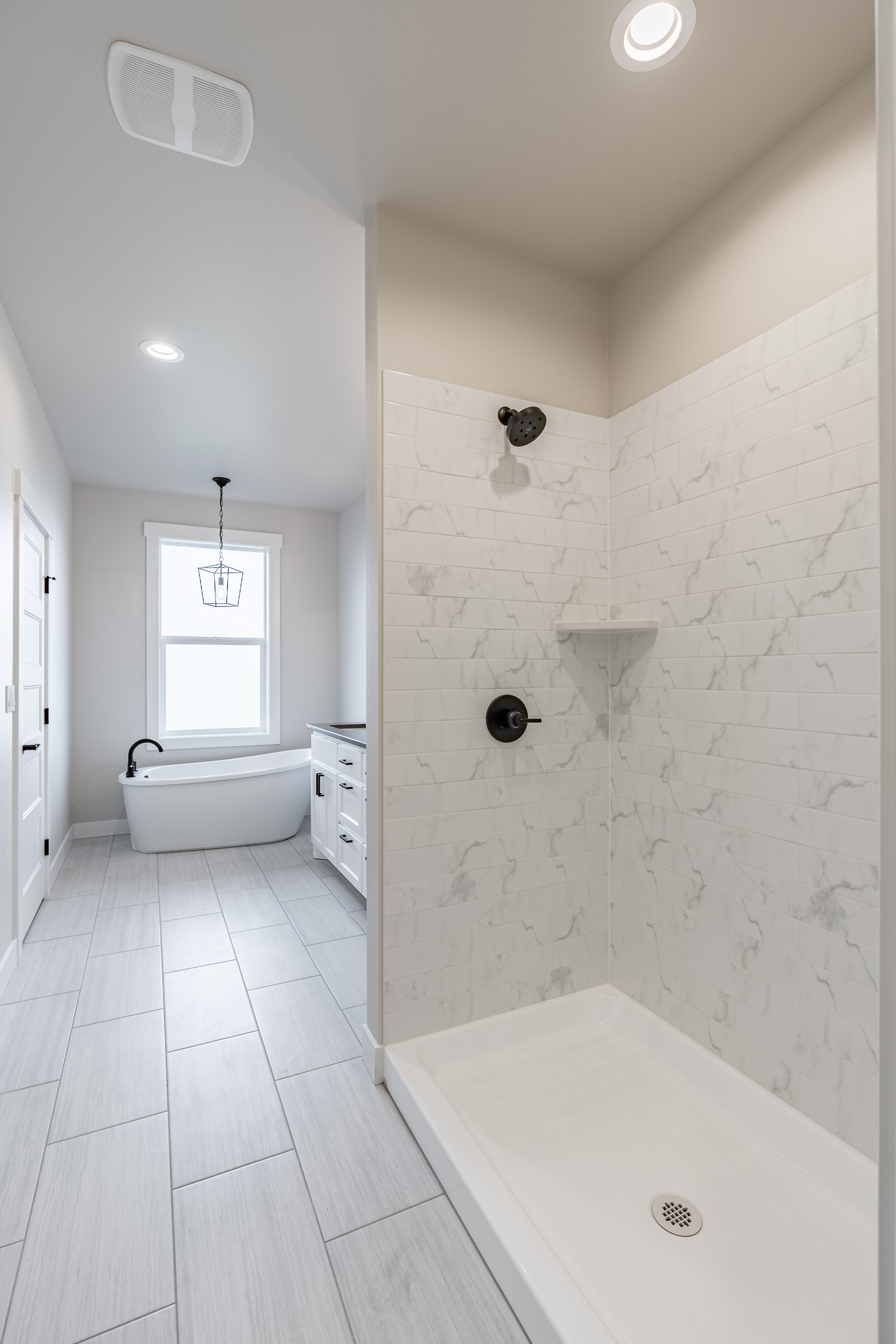Contemporary Farmhouse 823