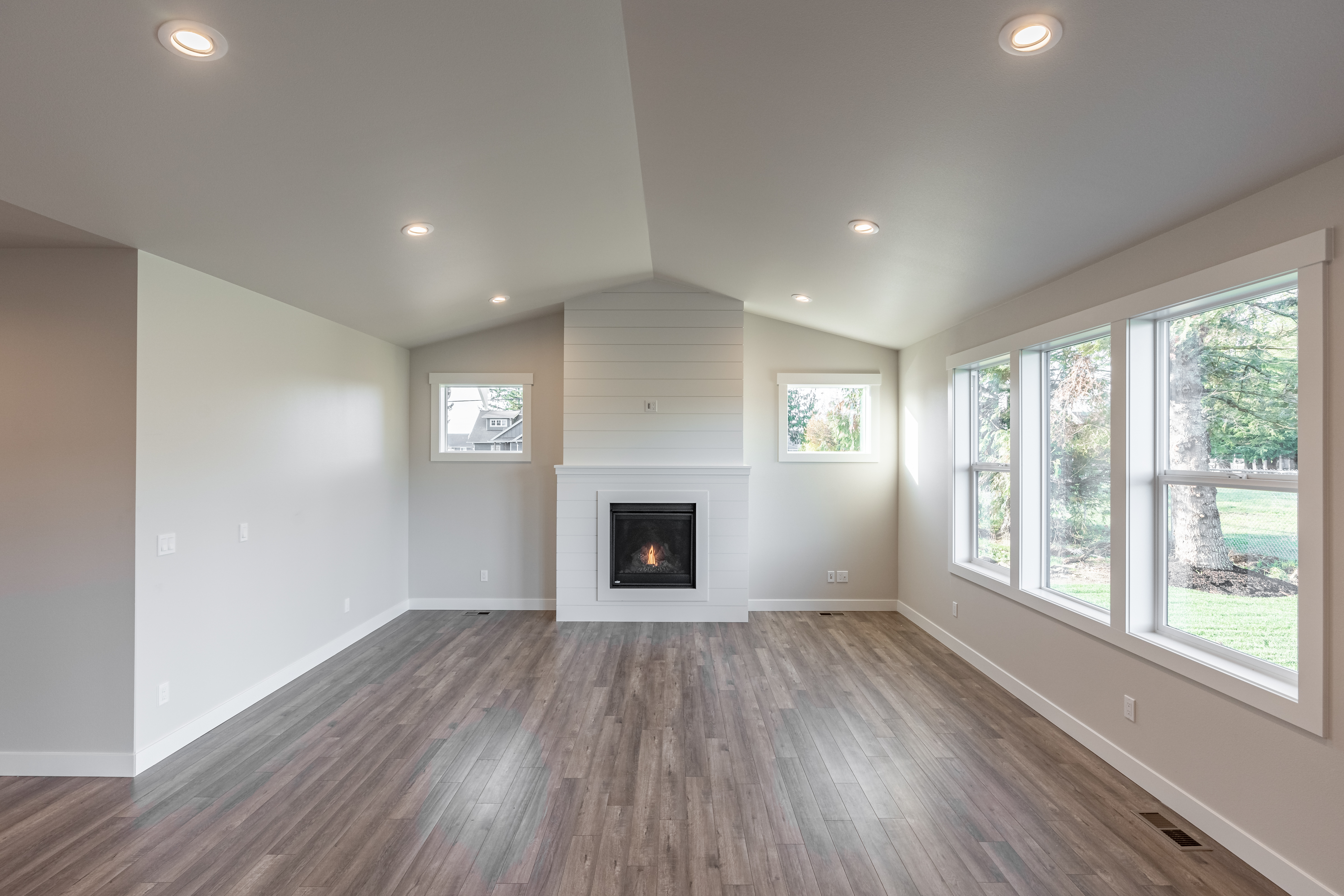 Contemporary Farmhouse 823