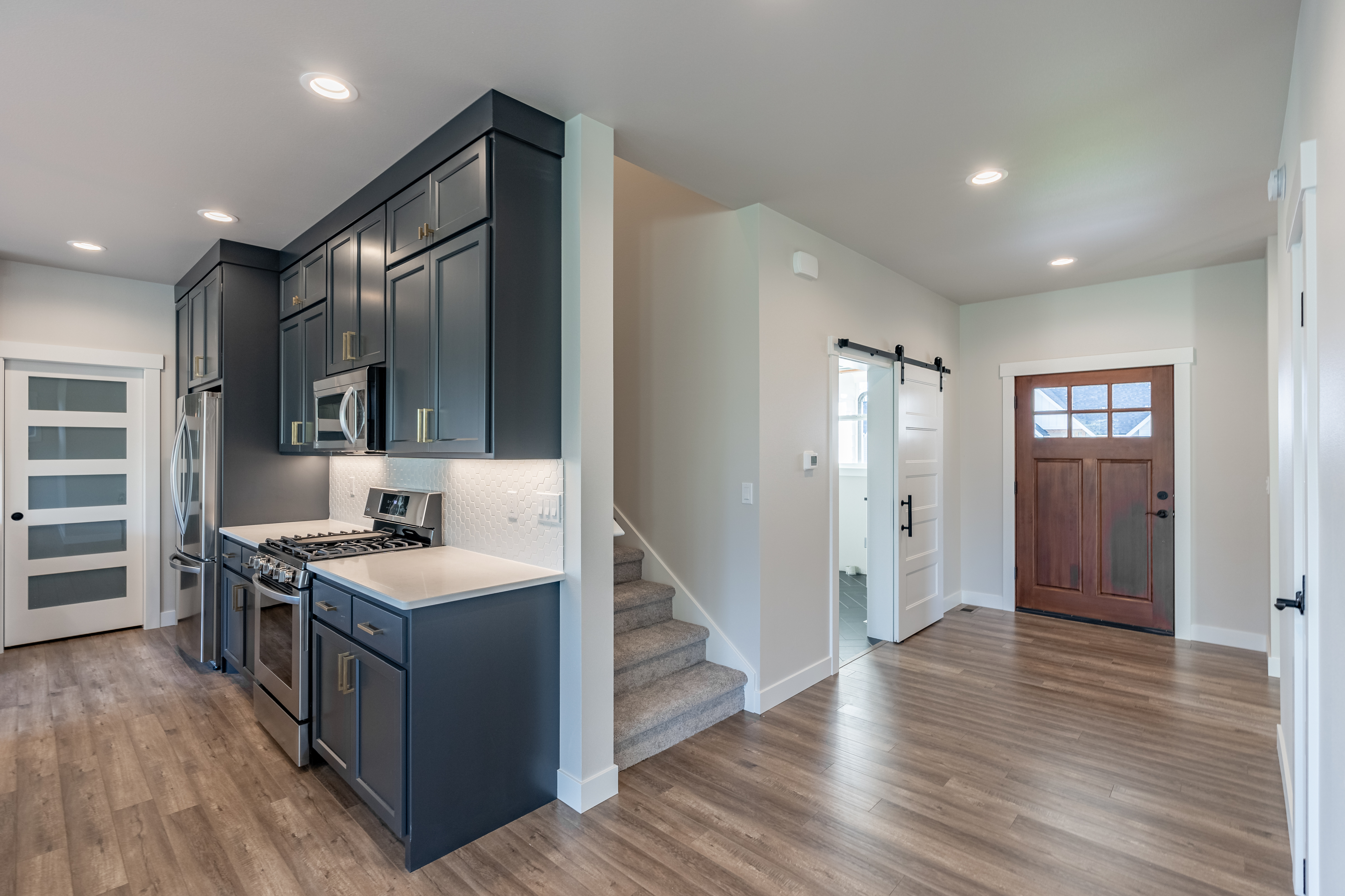 Contemporary Farmhouse 823