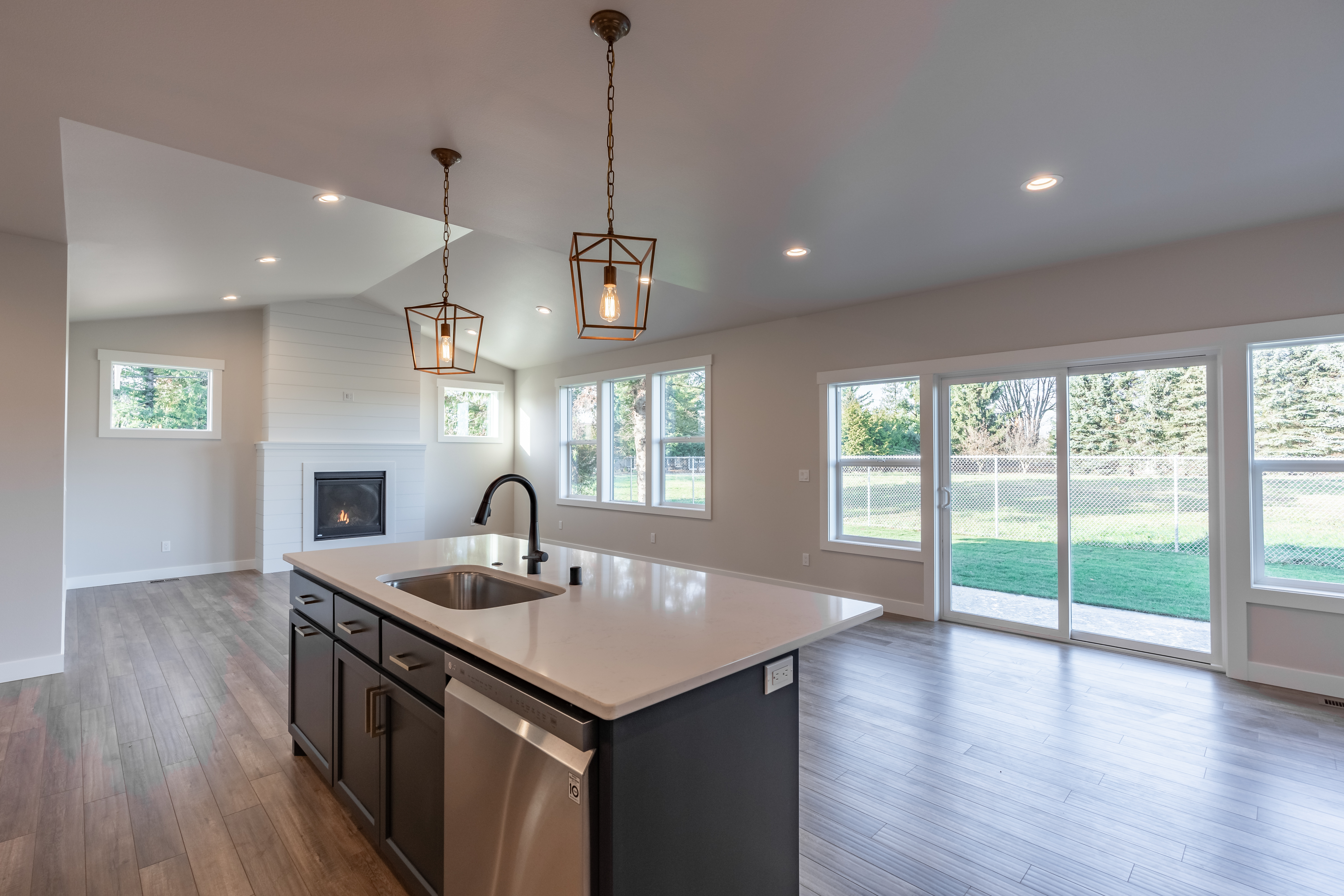 Contemporary Farmhouse 823
