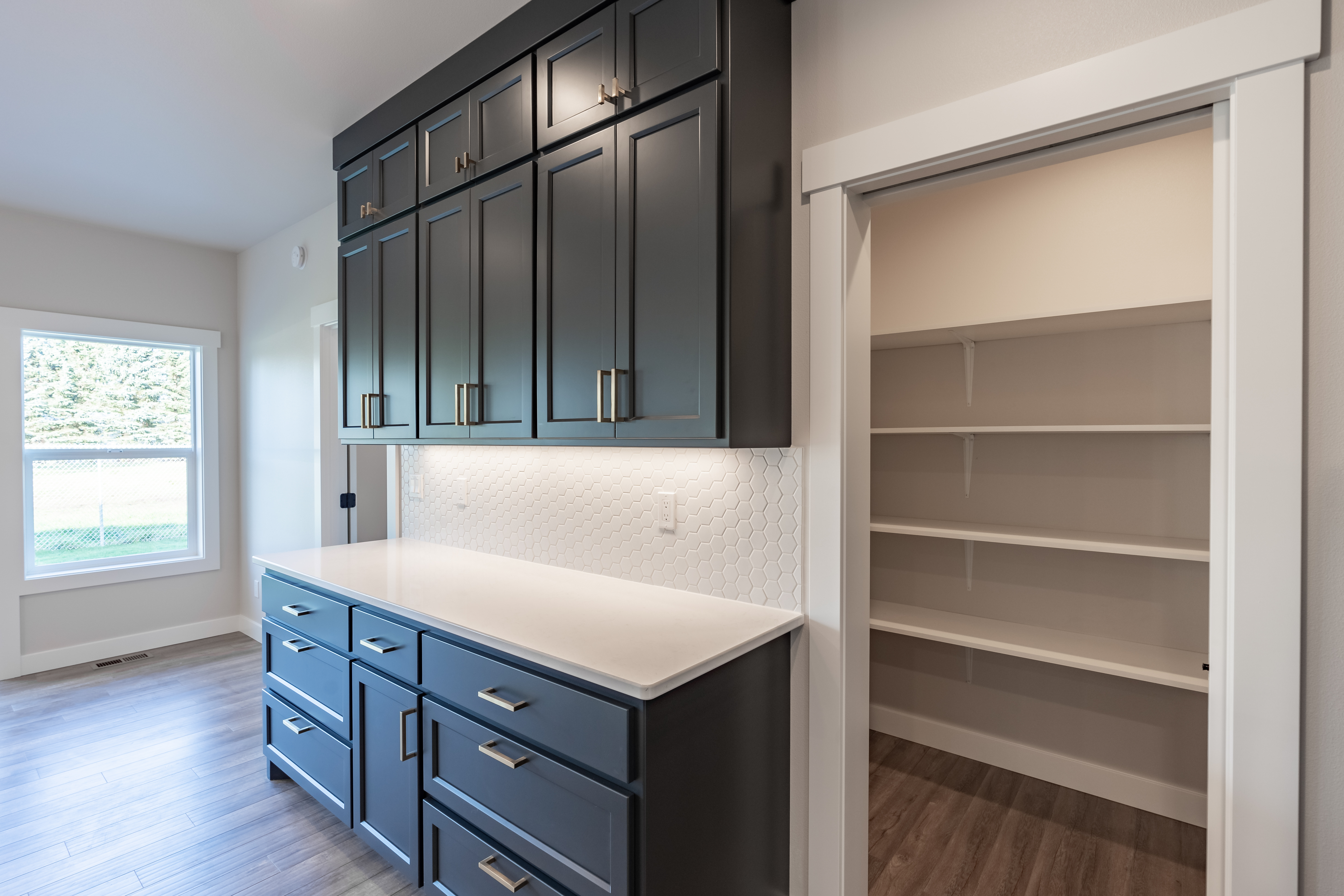 Contemporary Farmhouse 823