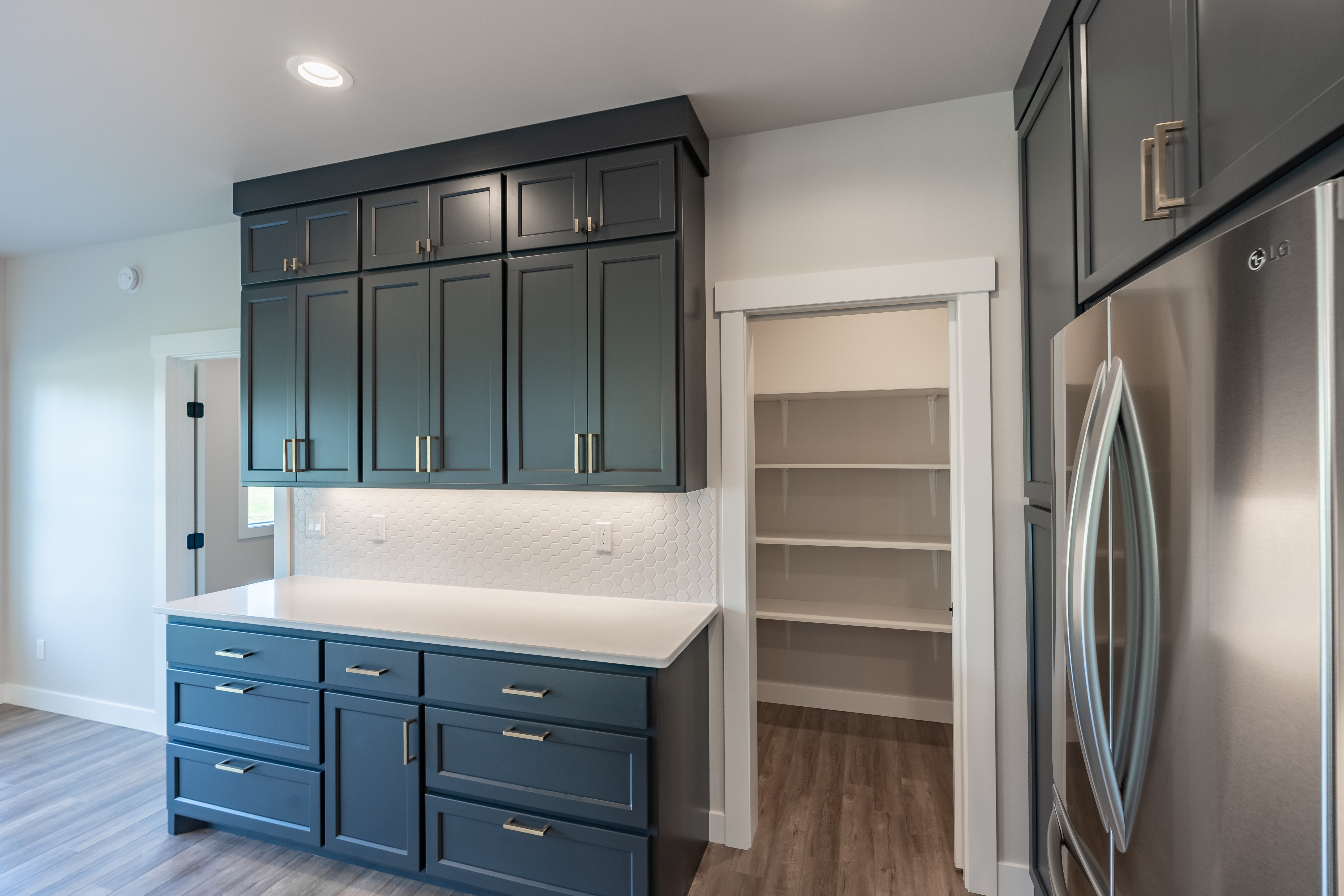 Contemporary Farmhouse 823