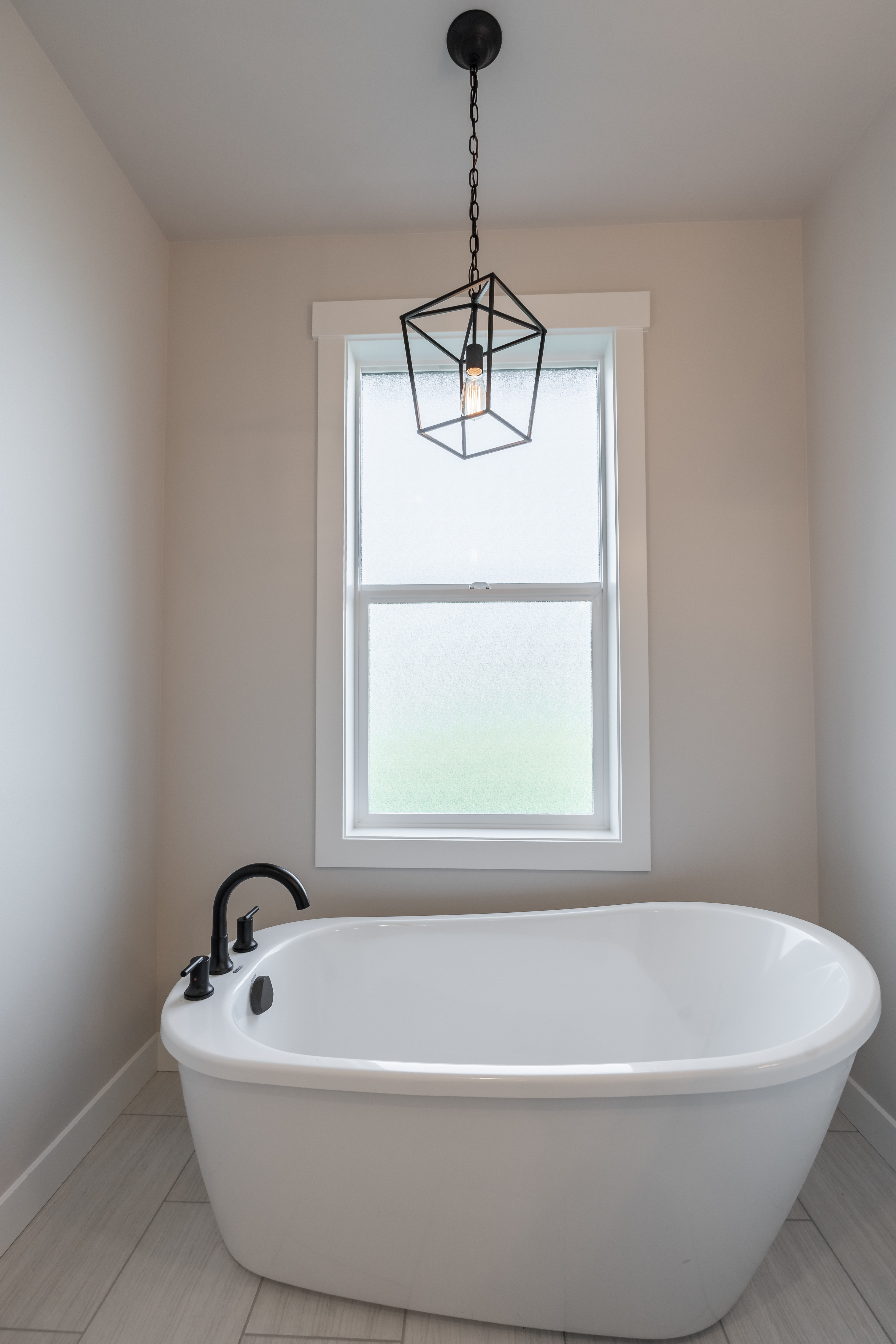 Contemporary Farmhouse 823