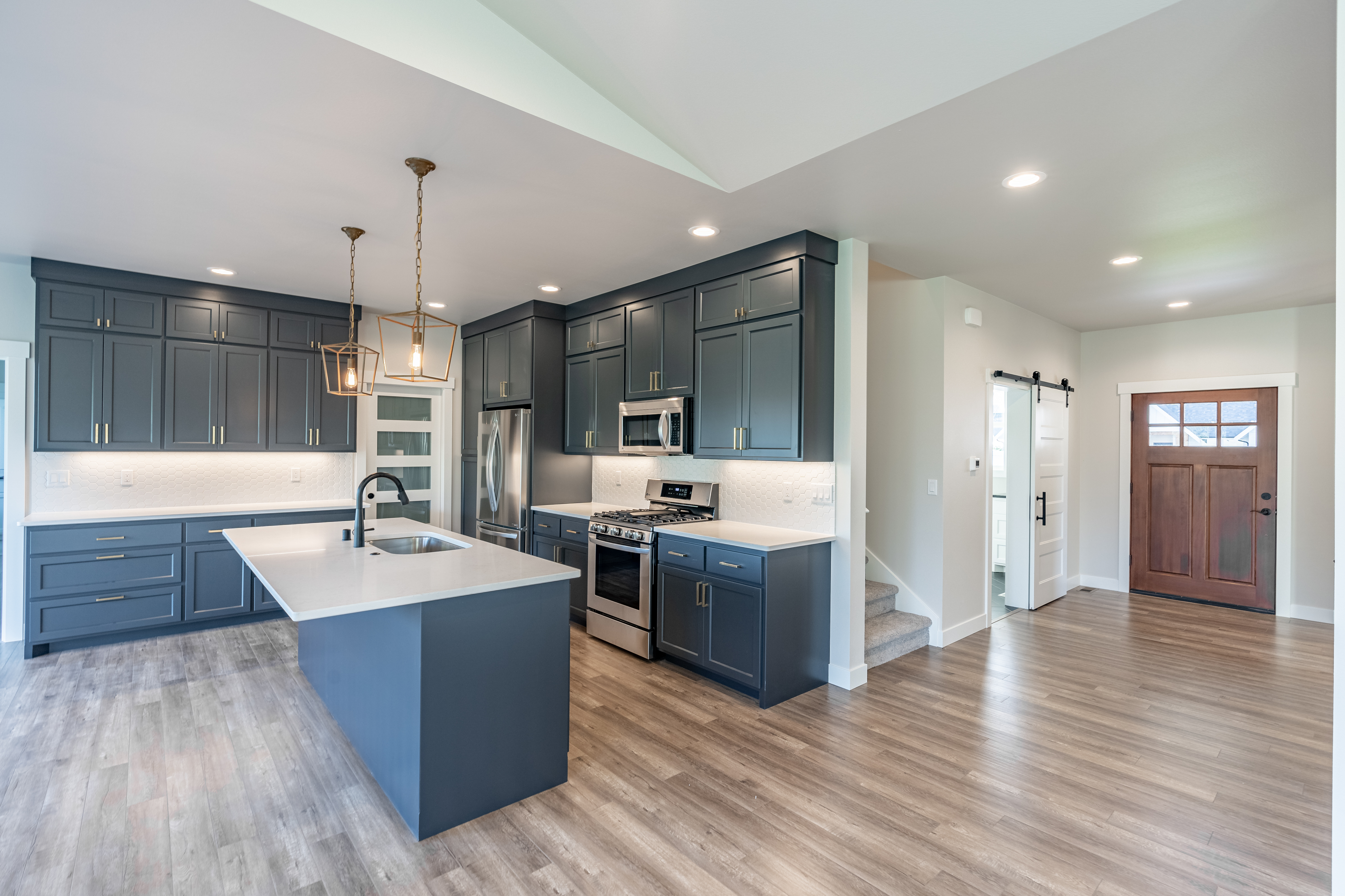 Contemporary Farmhouse 823