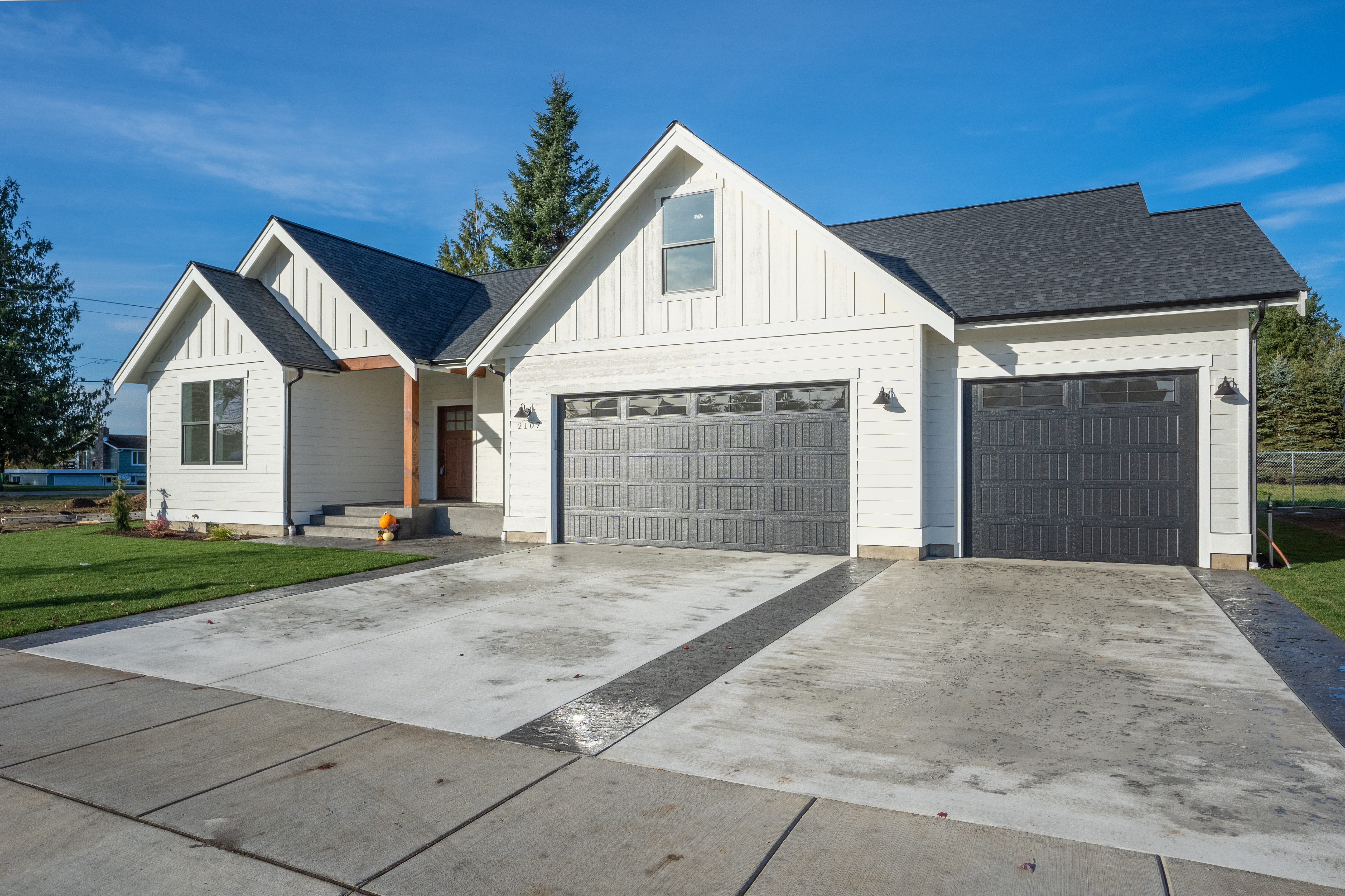 Contemporary Farmhouse 823