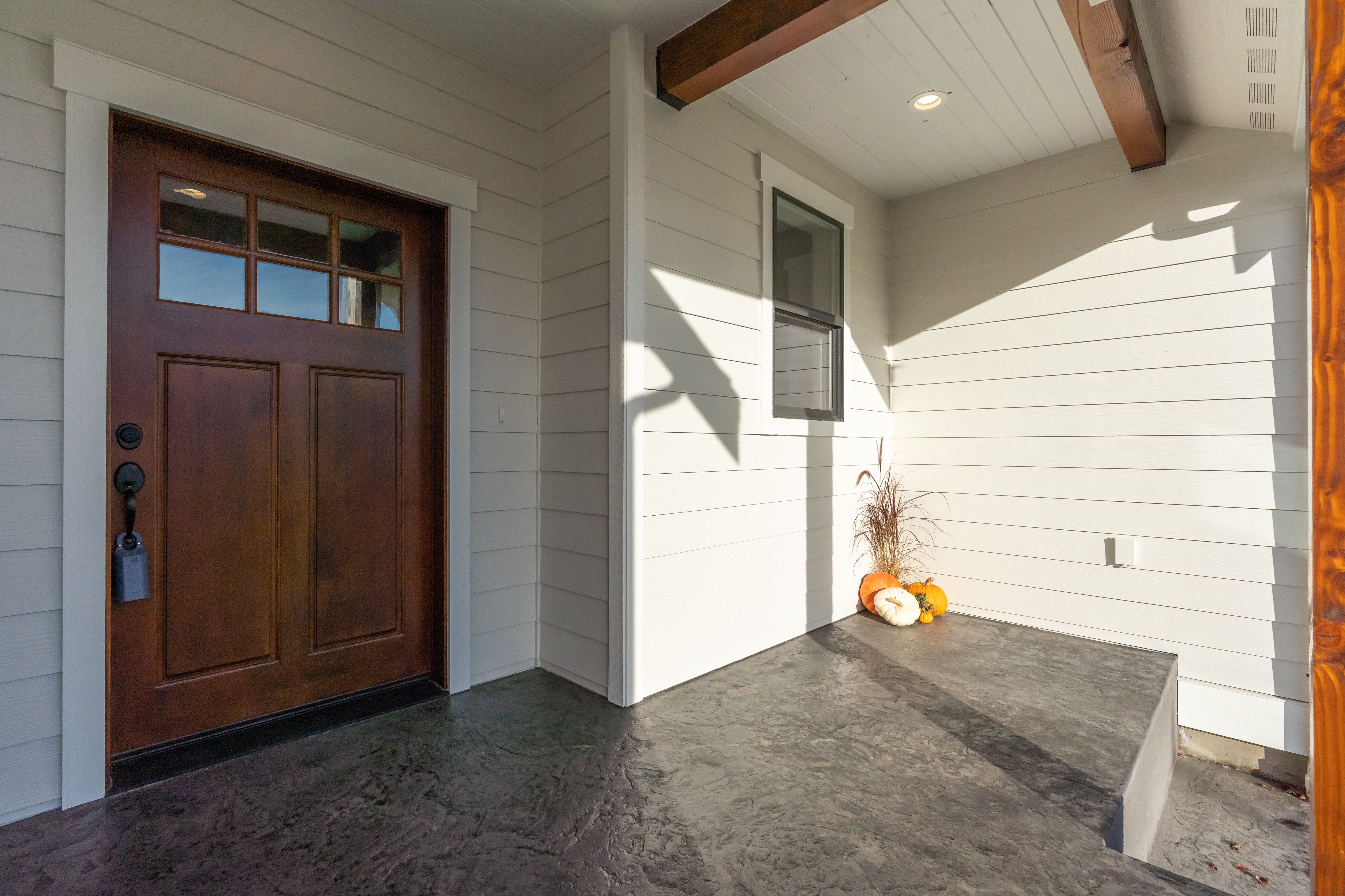 Contemporary Farmhouse 823