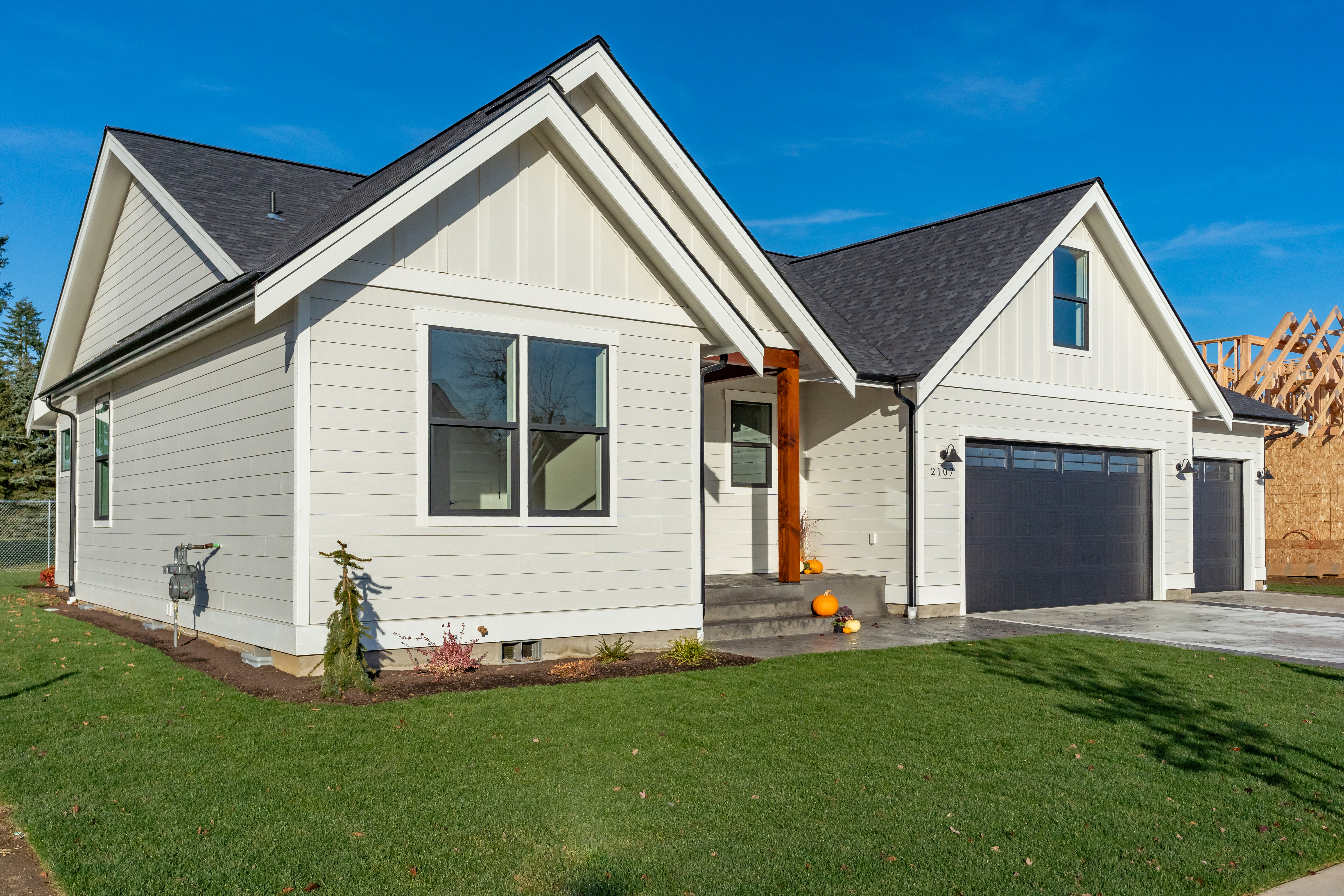 Contemporary Farmhouse 823