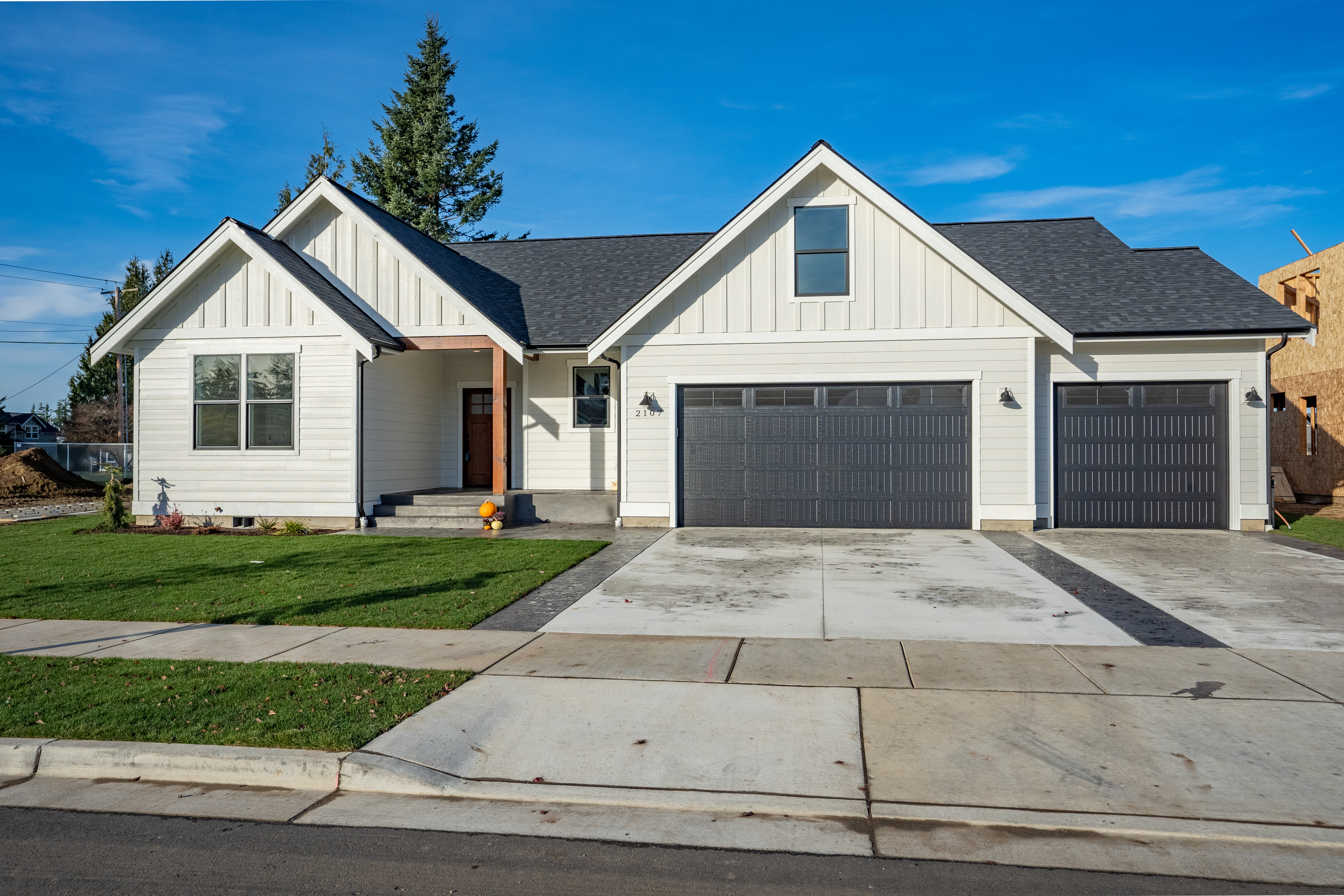 Contemporary Farmhouse 823