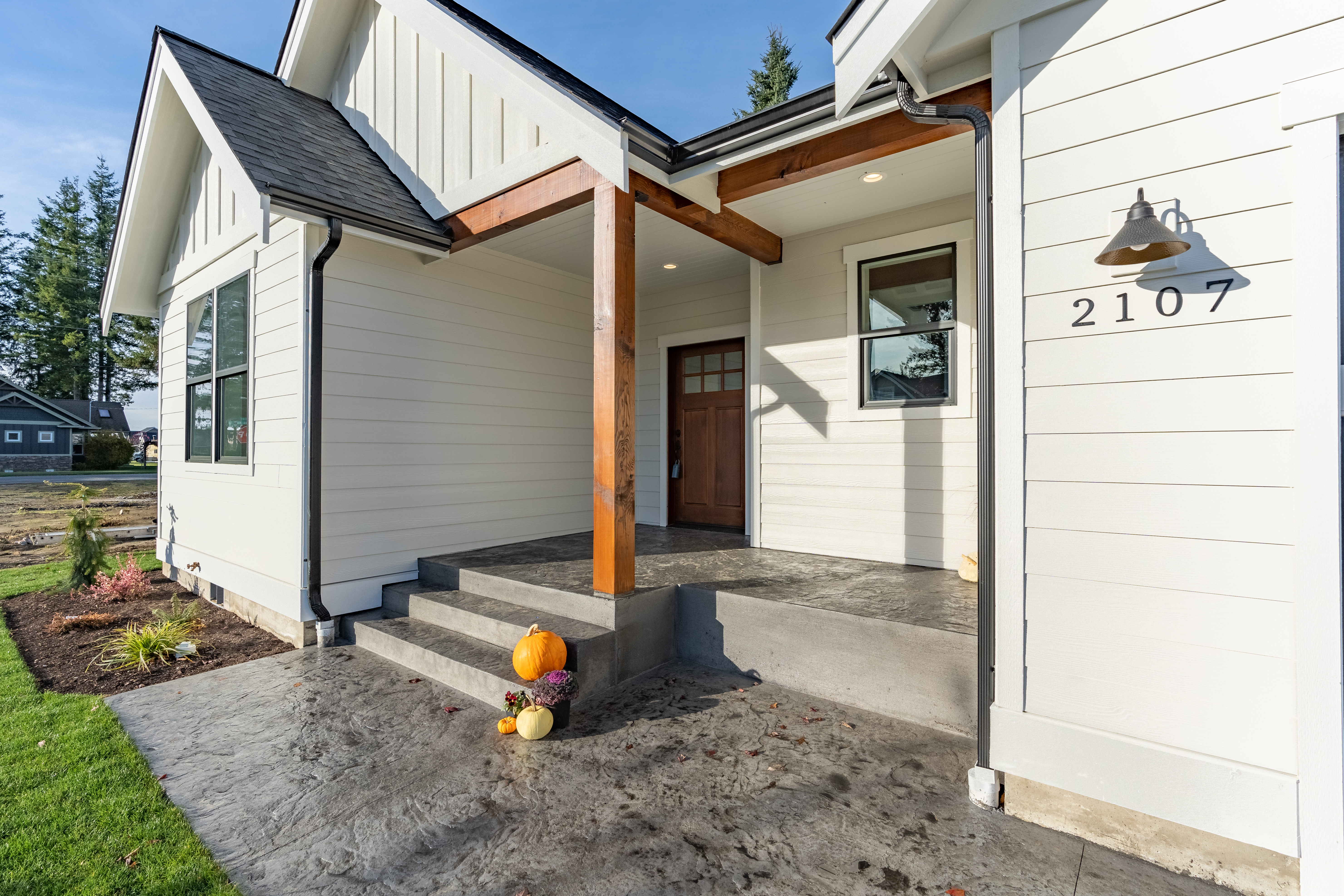 Contemporary Farmhouse 823