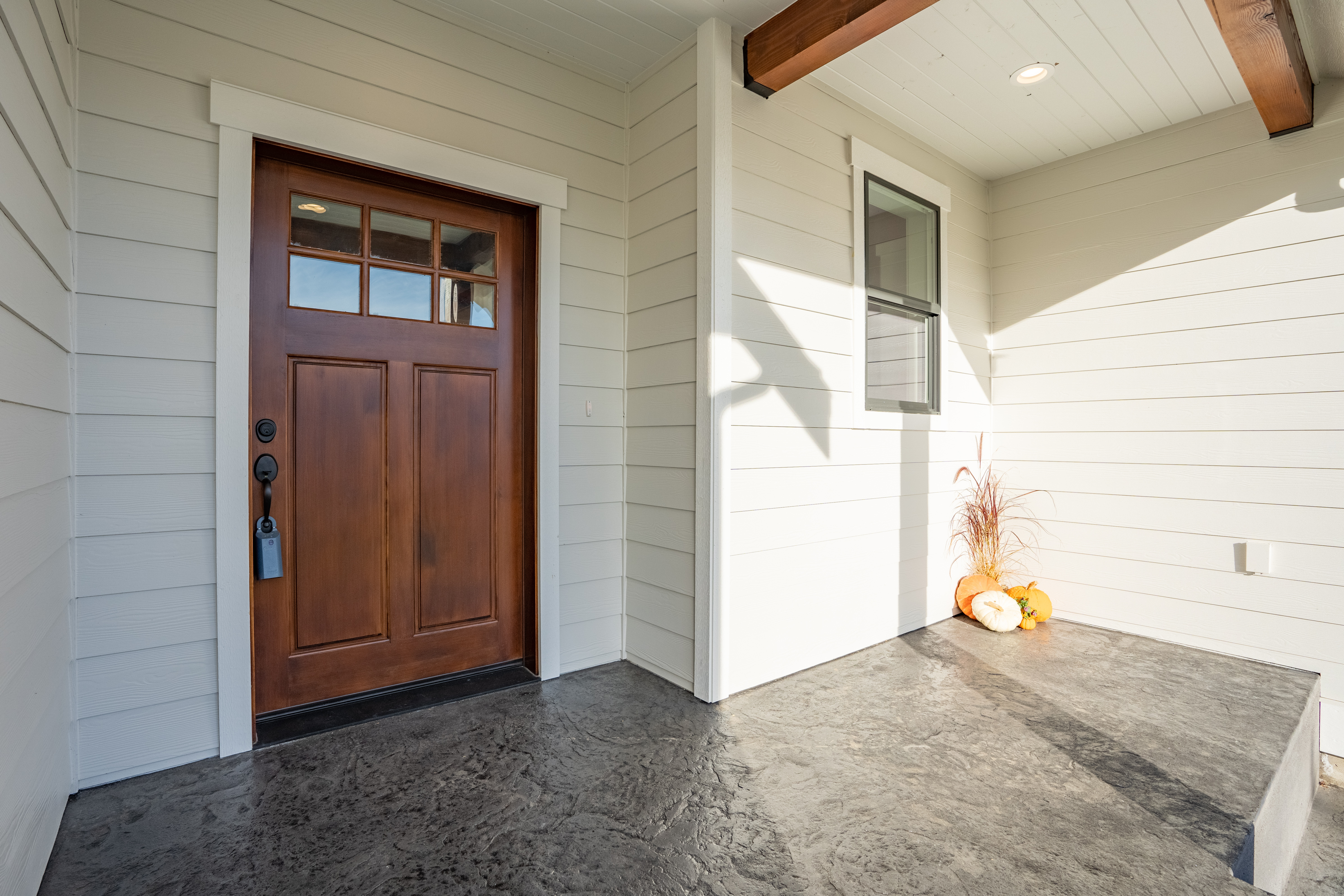 Contemporary Farmhouse 823