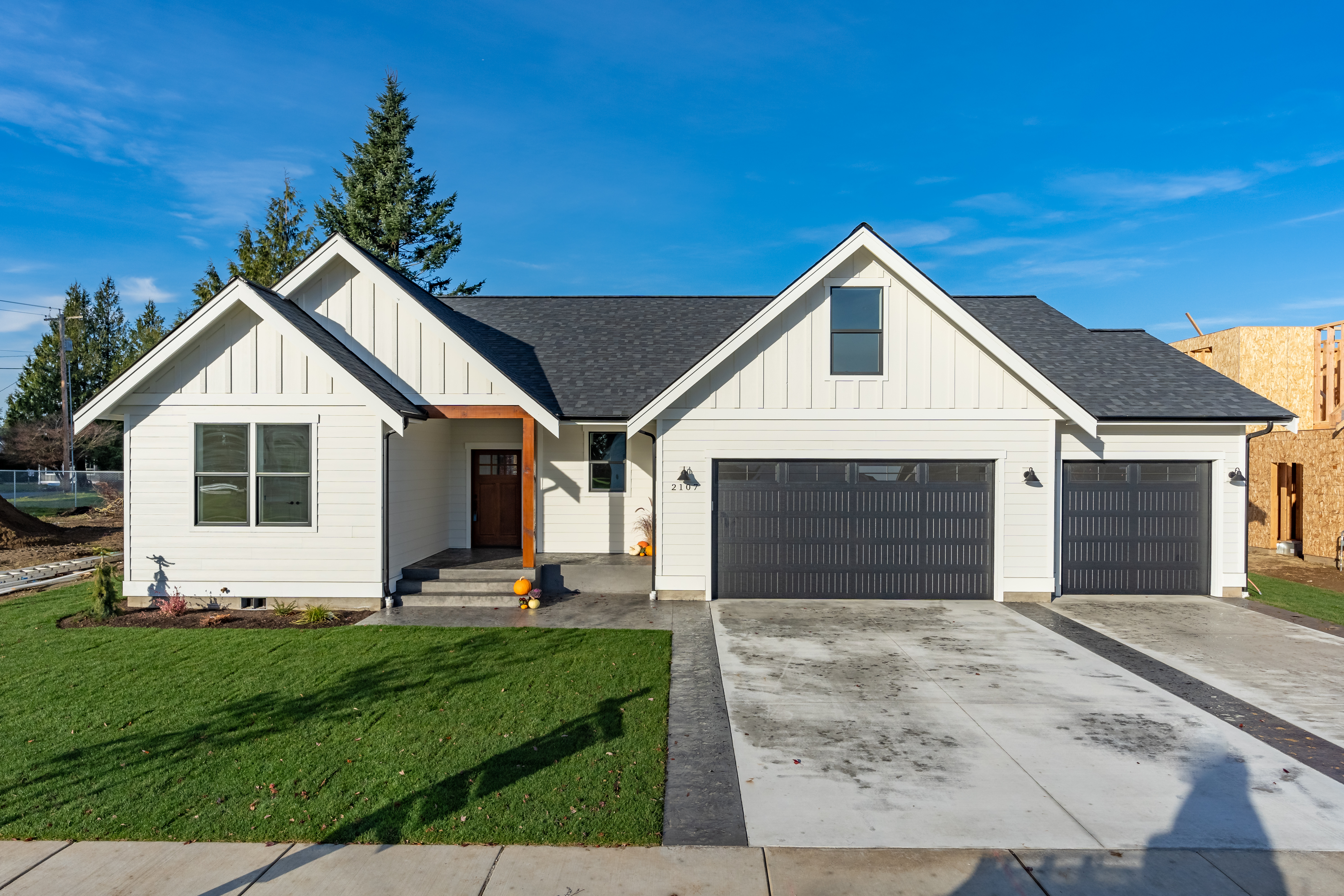 Contemporary Farmhouse 823