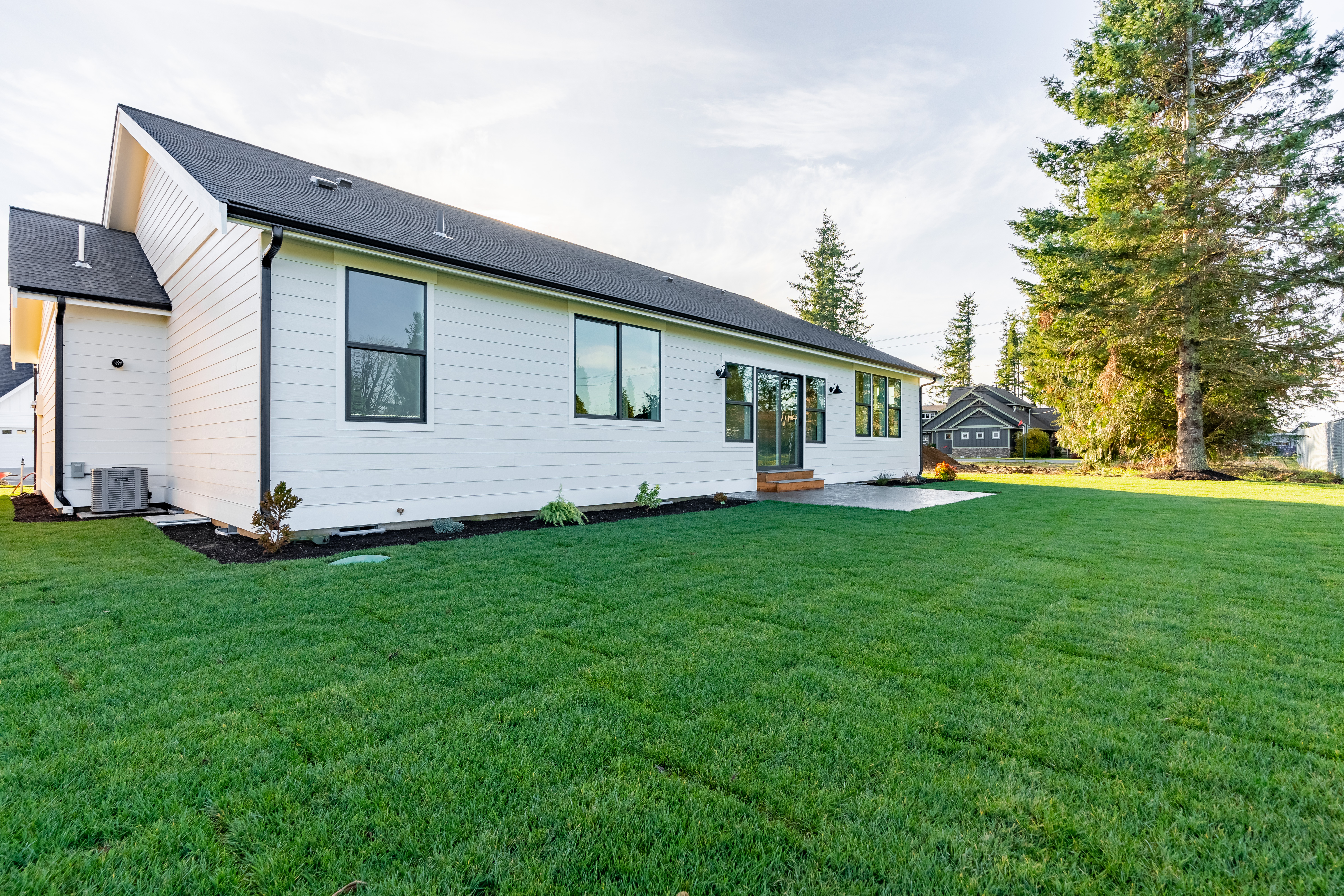 Contemporary Farmhouse 823