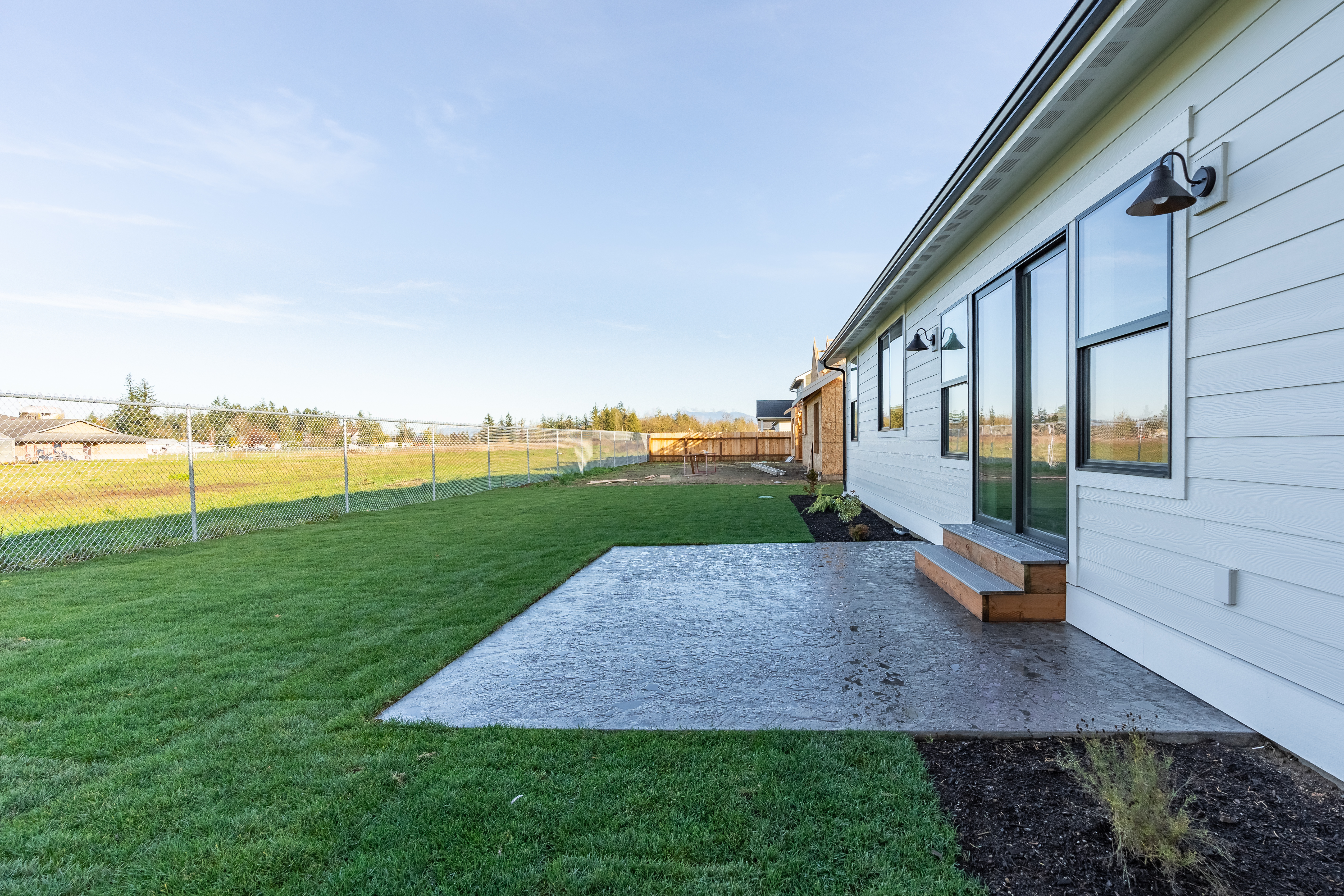 Contemporary Farmhouse 823