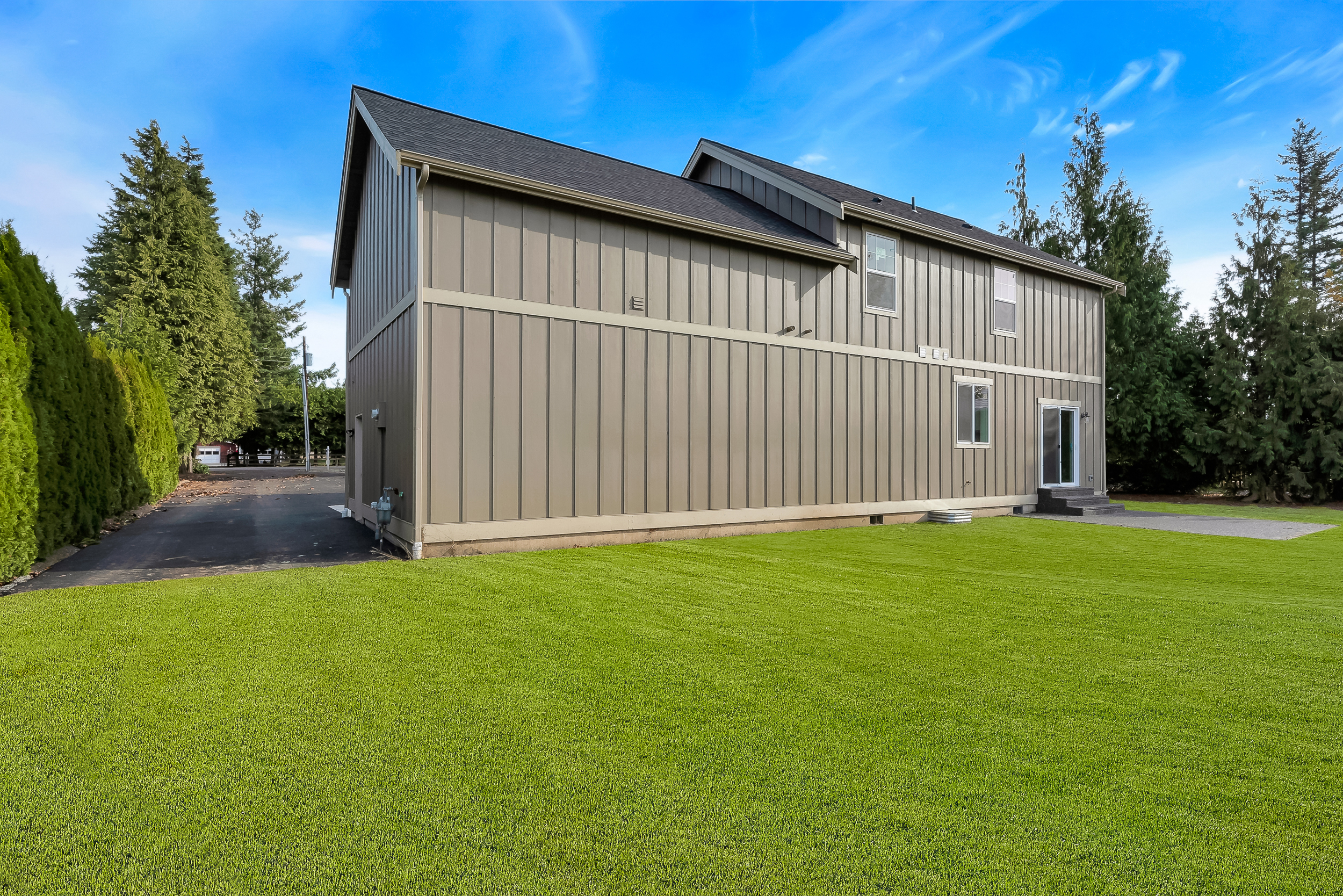Contemporary Farmhouse 806