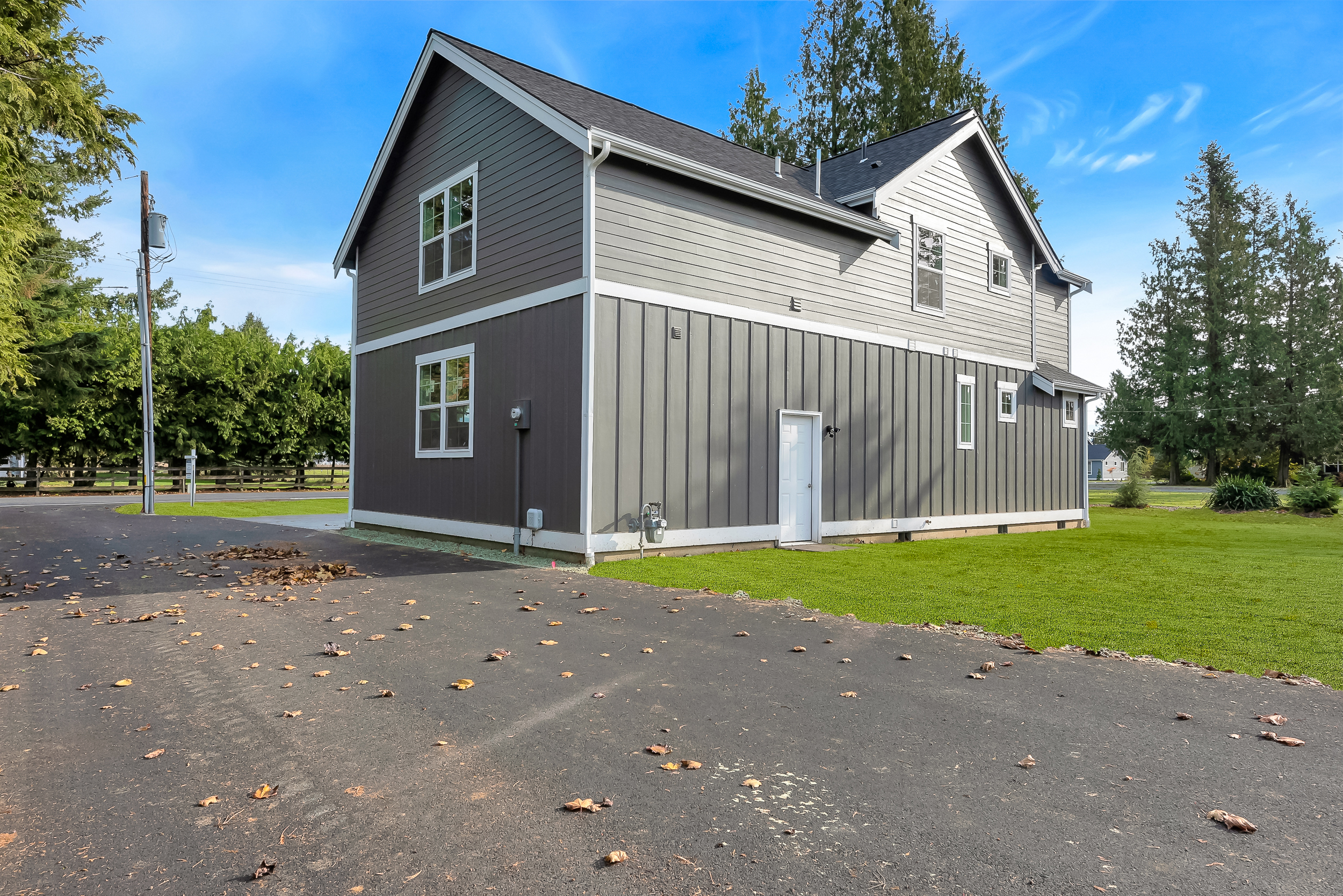 Contemporary Farmhouse 814
