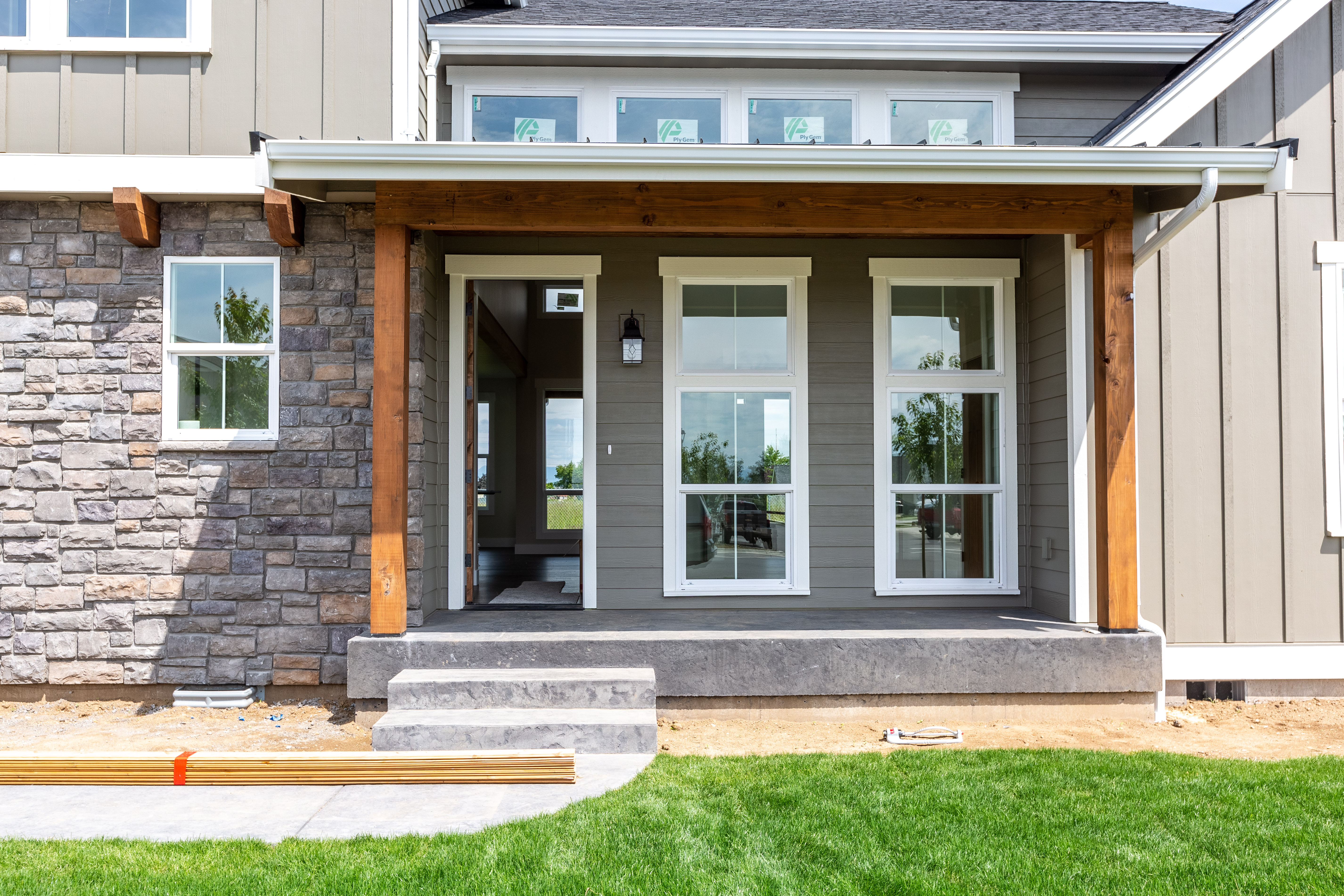 Contemporary Farmhouse 820