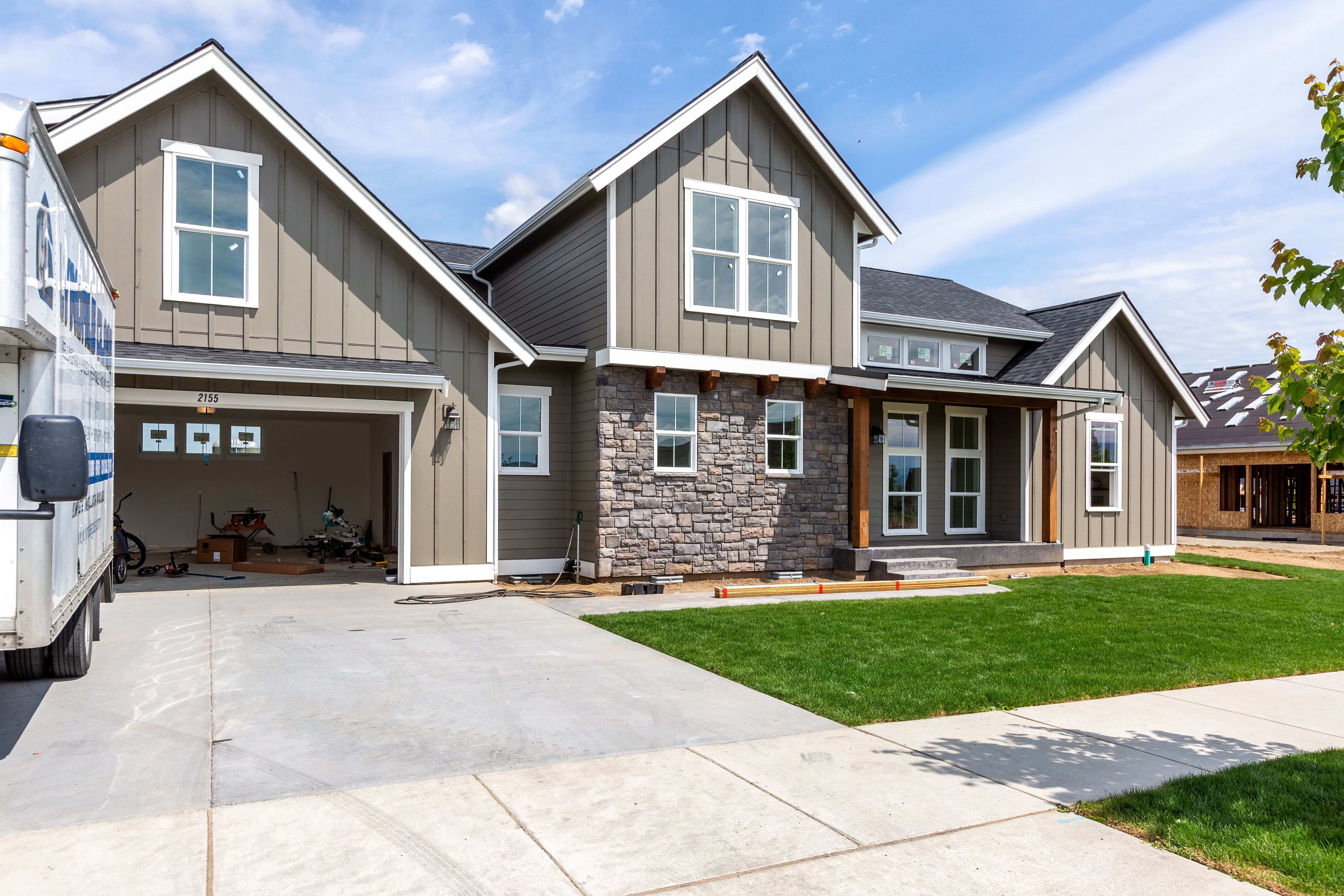 Contemporary Farmhouse 820