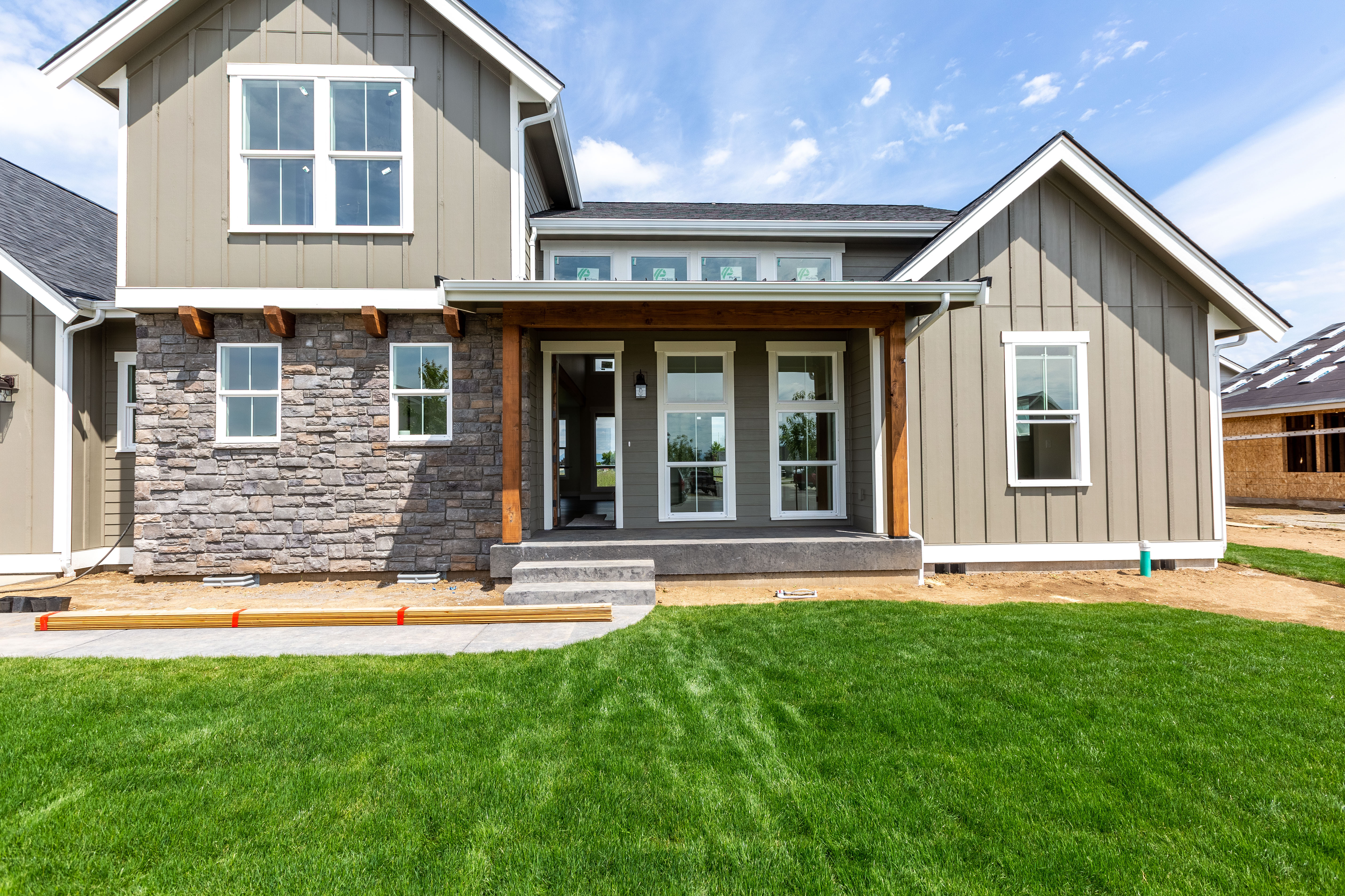 Contemporary Farmhouse 820