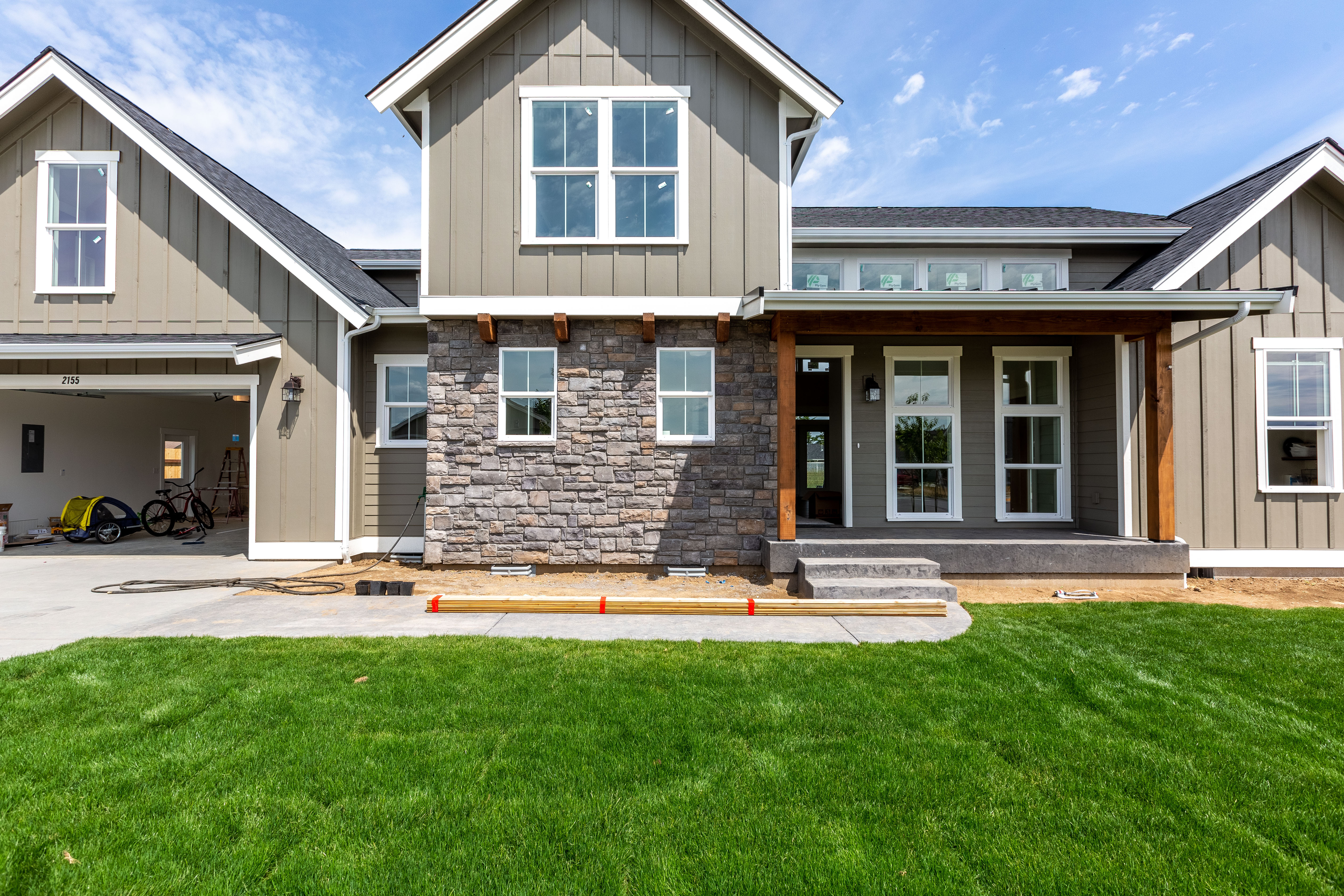 Contemporary Farmhouse 820