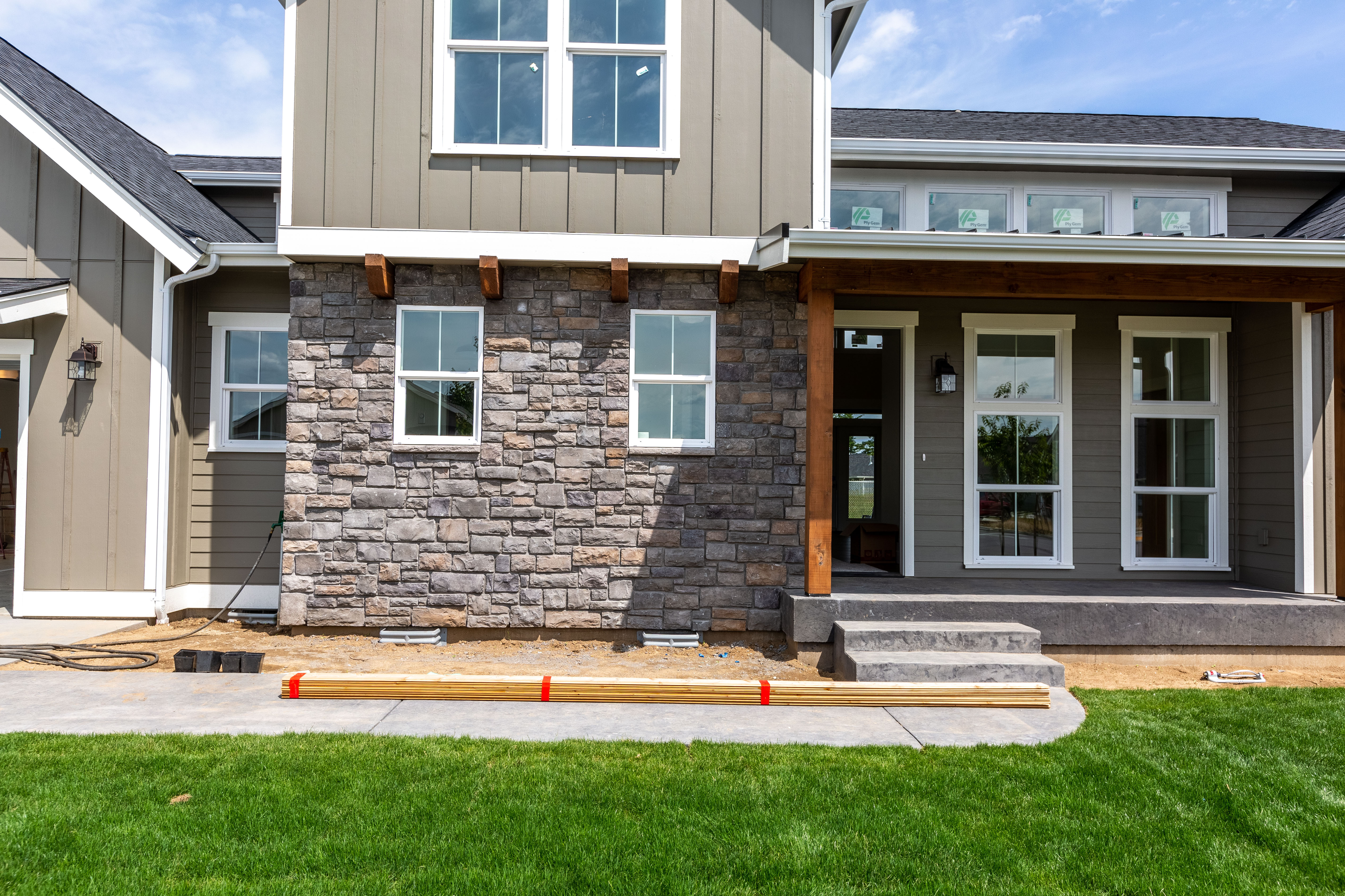Contemporary Farmhouse 820