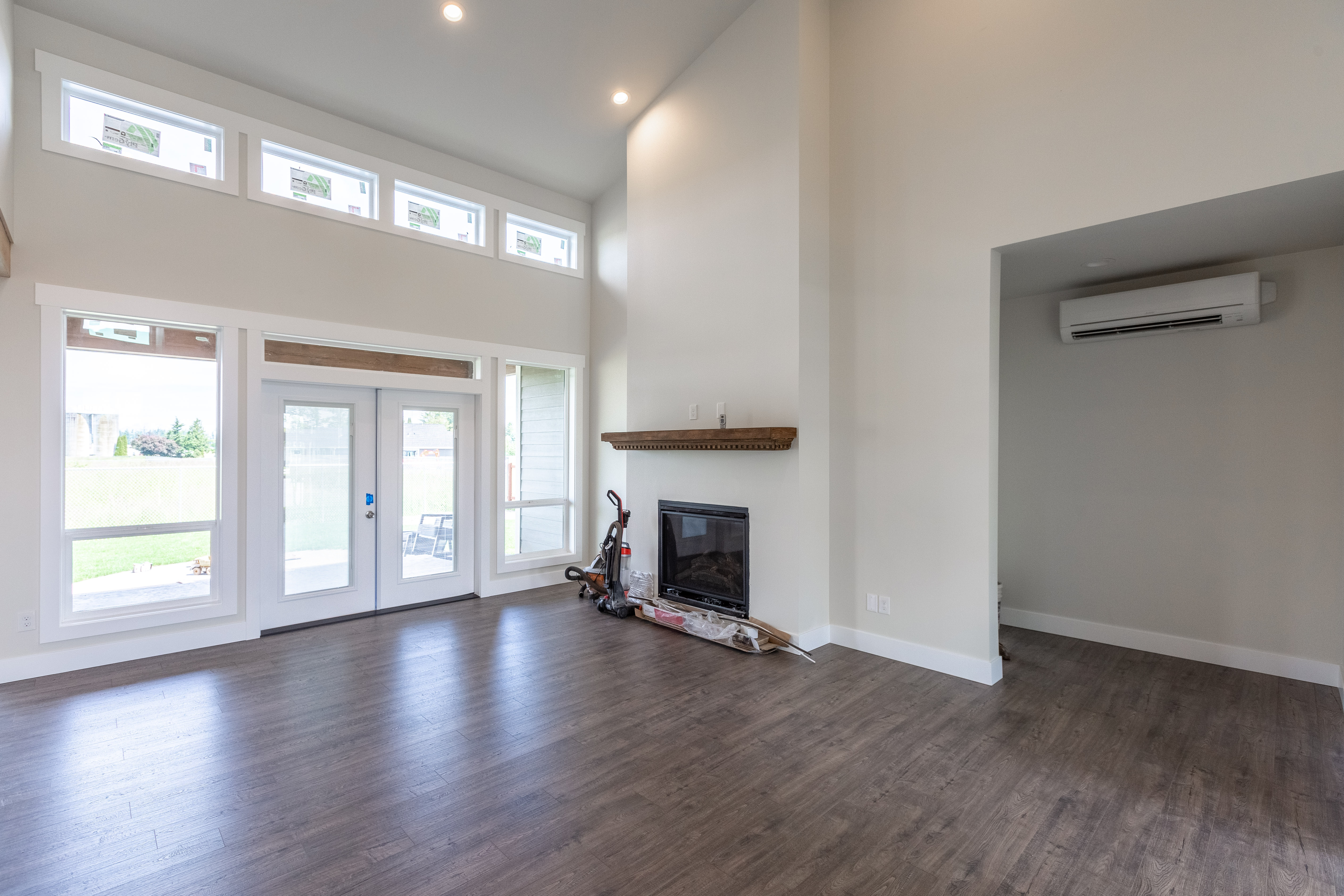 Contemporary Farmhouse 820